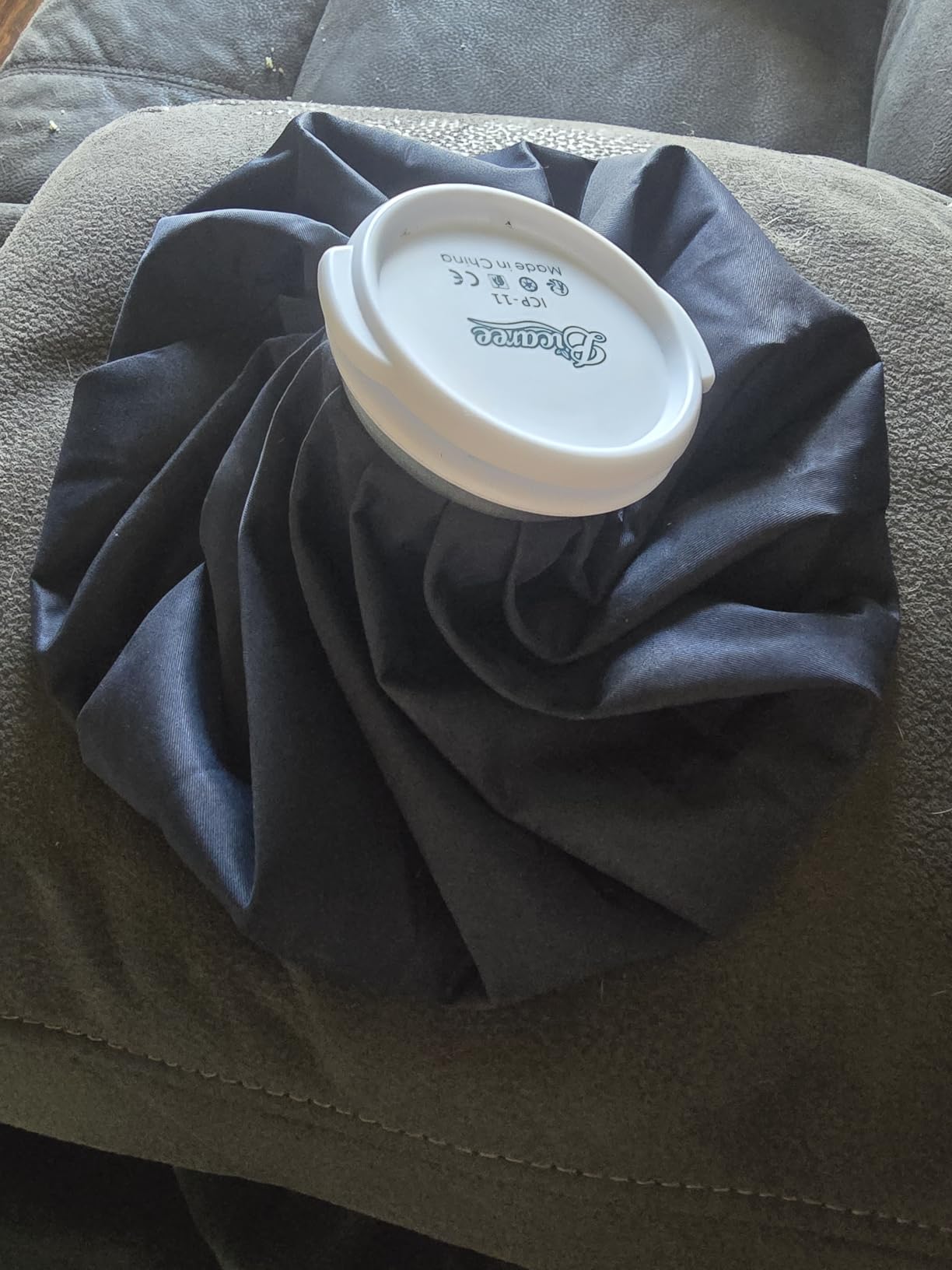 BICAREE Ice Pack for Injuries Reusable, Ice Bags Hot Water Bag for Hot & Cold Therapy and Pain Relief with Cover, No-Leak Elastic Breathable Ice Bag, Size 9