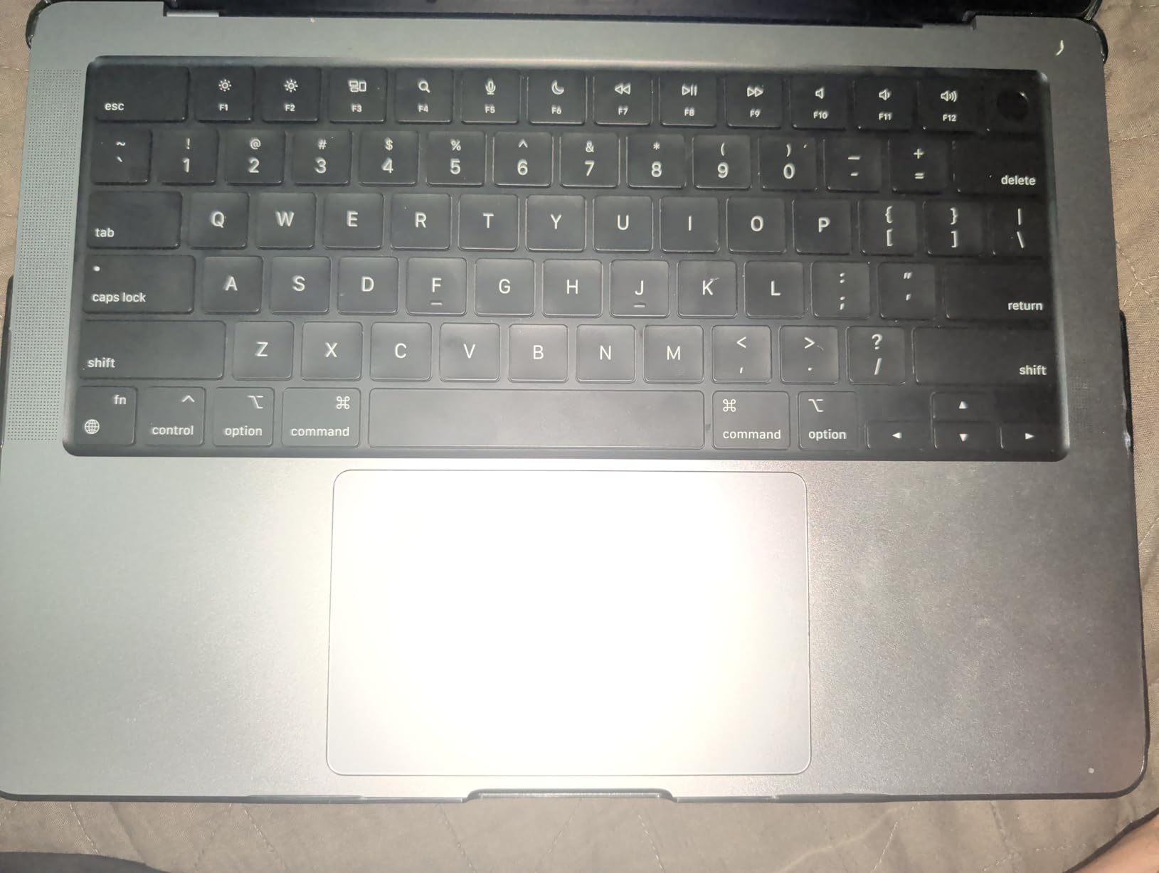 Apple MacBook Pro 2021 with Apple M1 Pro chip (14-inch, 16GB RAM, 512GB SSD) - Space Gray (Renewed) customer photo 2