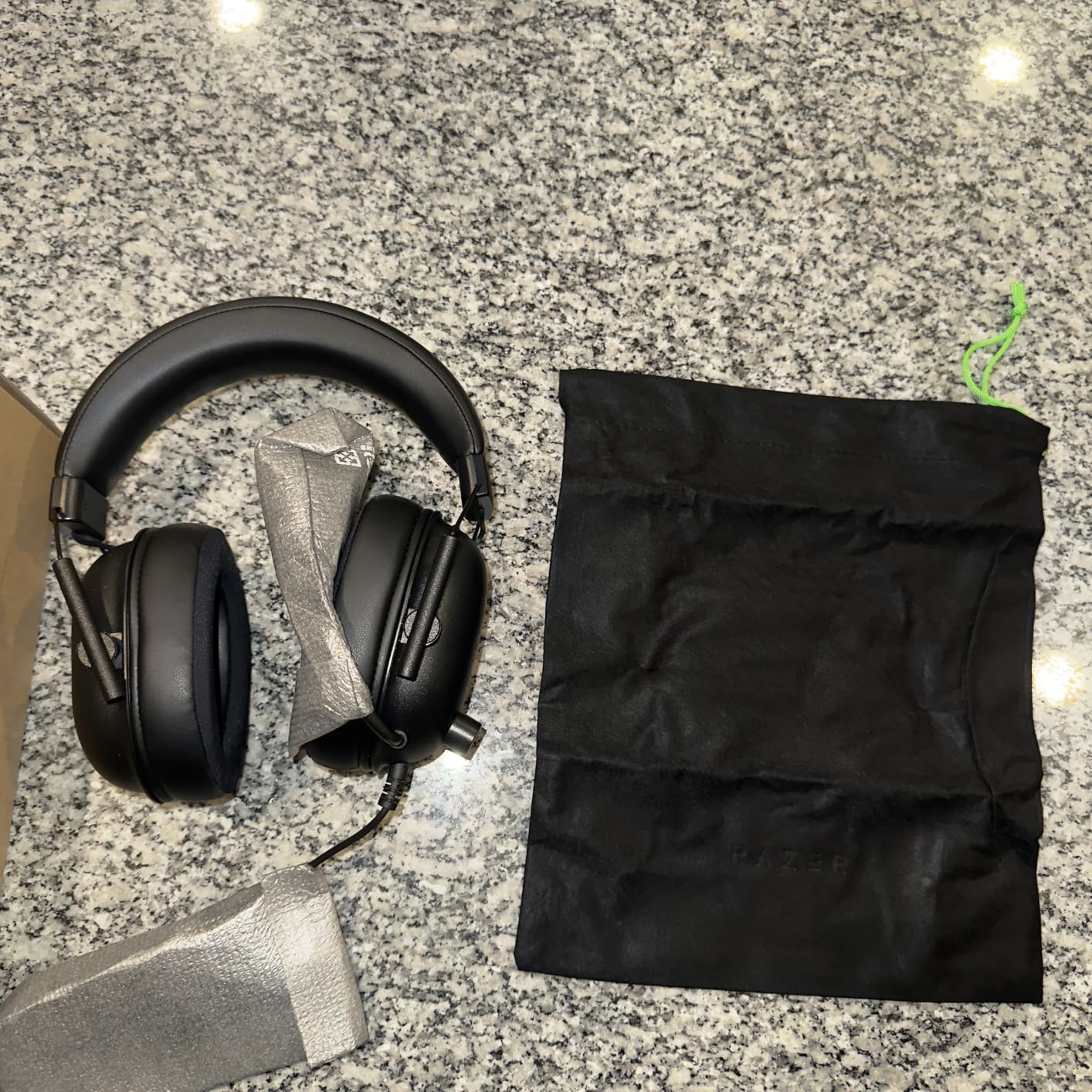 Razer BlackShark V2 X Gaming Headset: 7.1 Surround Sound - 50mm Drivers - Memory Foam Cushion - for PC, Mac, PS4, PS5, Switch - 3.5mm Audio Jack - White customer photo 1