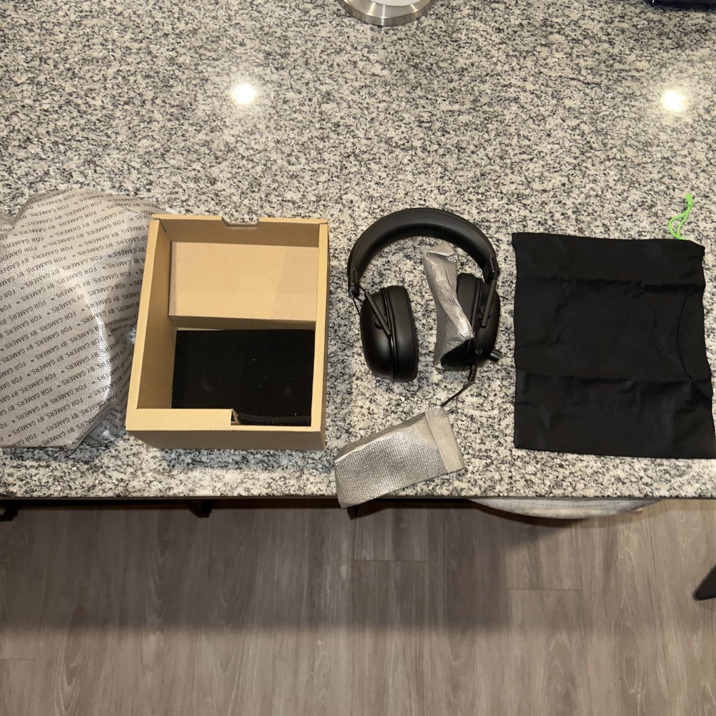 Razer BlackShark V2 X Gaming Headset: 7.1 Surround Sound - 50mm Drivers - Memory Foam Cushion - for PC, Mac, PS4, PS5, Switch - 3.5mm Audio Jack - White customer photo 2