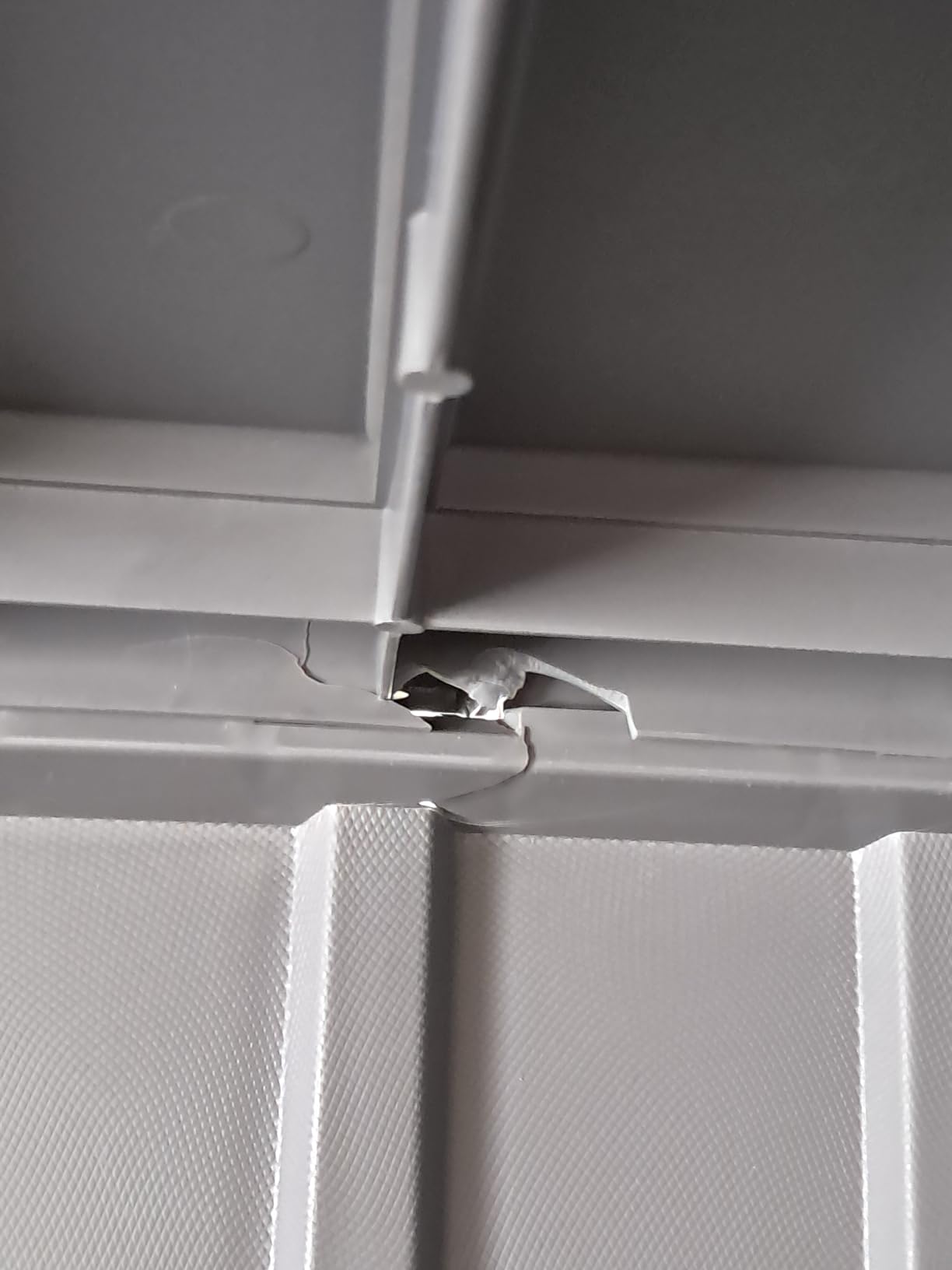 EAST OAK Outdoor Storage Box, 31 Gallon Deck Box Indoor and Outdoor Use, Waterproof Resin Storage Bin for Package Delivery, Patio Cushions, Gardening Tools, Lockable, UV Resistant, Grey customer photo 1