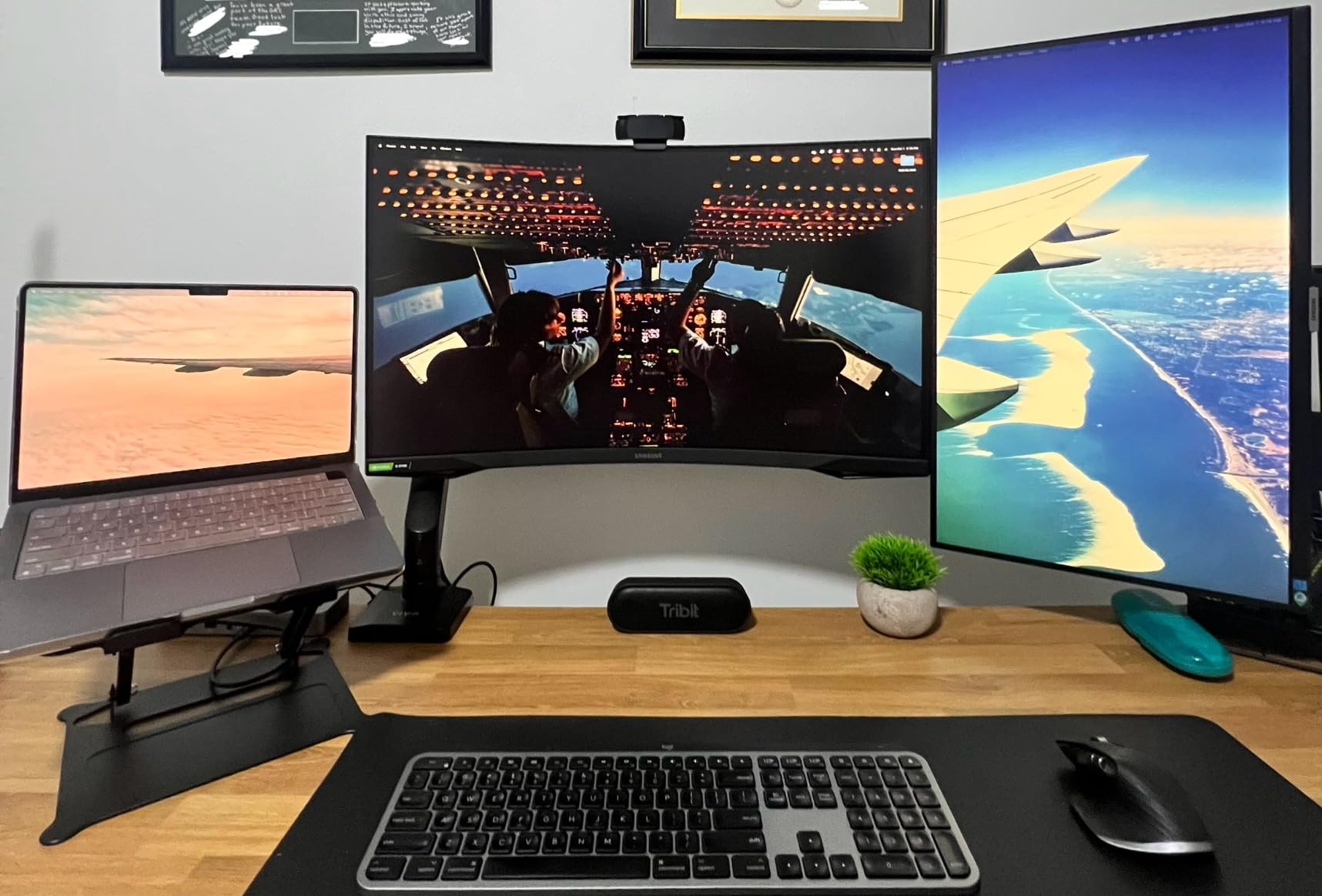 OWC 10-port Thunderbolt Pro Dock, 85W charging, Dual Thunderbolt 40 Gb/s (USB-C), USB-C and (3) USB Type A 10Gb/s, DisplayPort, 10GbE, CFexpress, SD, Single 8K or Dual 6K 60Hz Displays, For Mac and PC customer photo 2