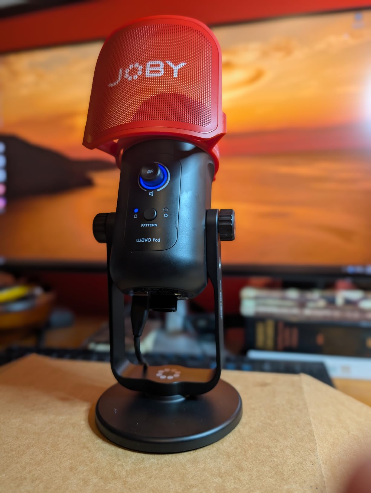 JOBY Wavo POD USB Condenser PC Microphone for Podcasting, Streaming, Recording, Mute and Gain Controls, Headphones for Live Monitoring, Laptop Plug & Play for Mac and PC customer photo 1
