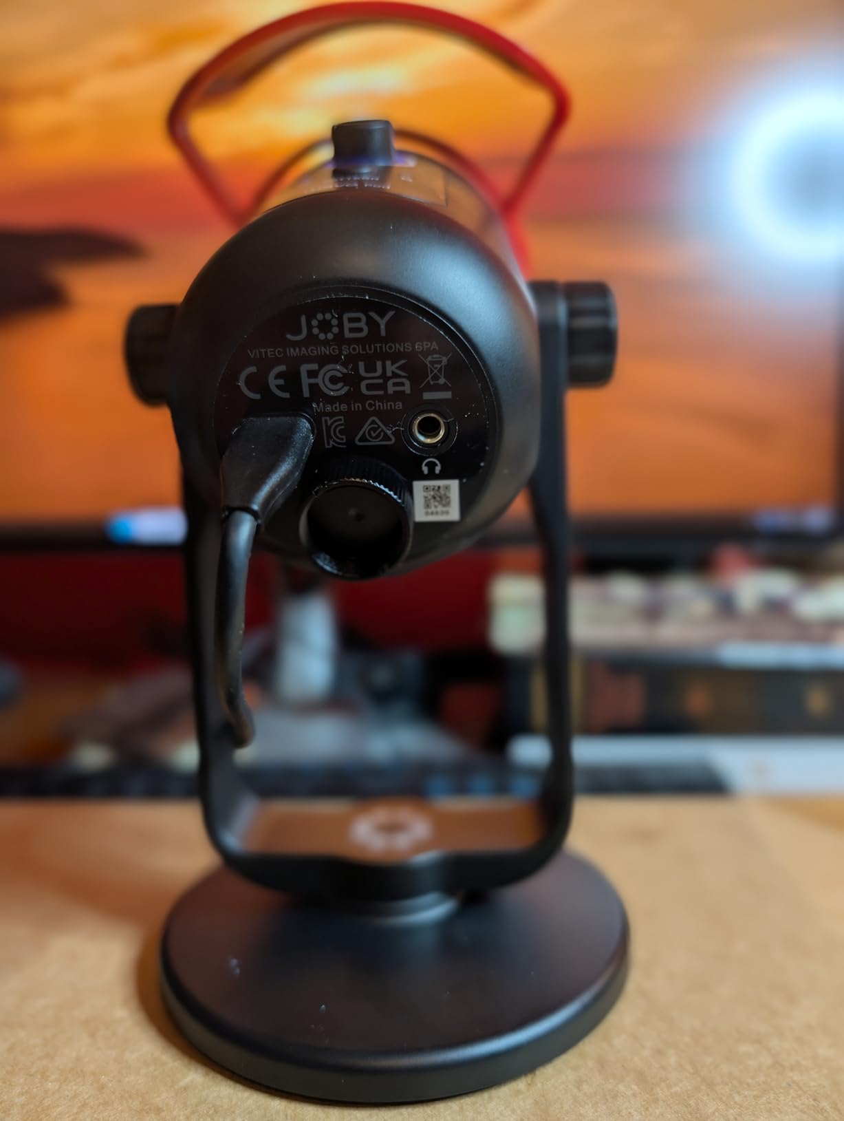 JOBY Wavo POD USB Condenser PC Microphone for Podcasting, Streaming, Recording, Mute and Gain Controls, Headphones for Live Monitoring, Laptop Plug & Play for Mac and PC customer photo 2