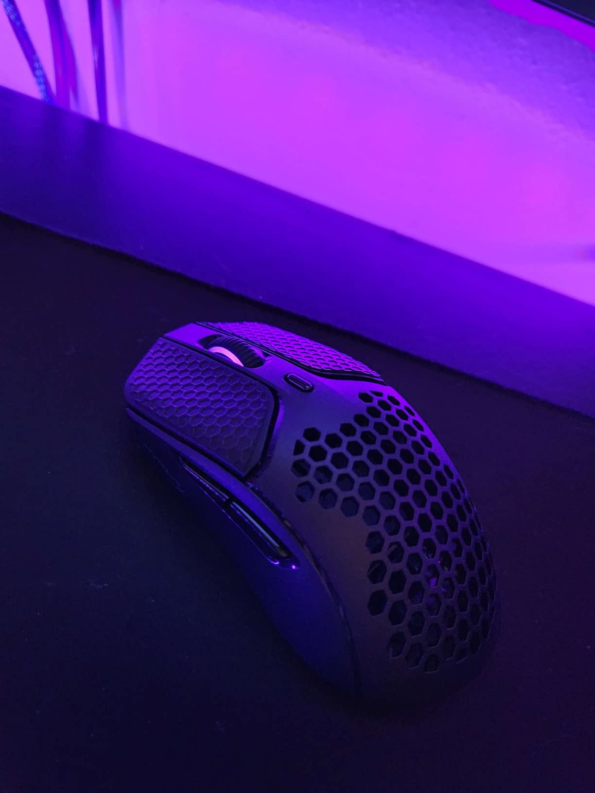 HyperX Pulsefire Haste Wireless Gaming Mouse - Ultra Lightweight, 61g, 100 Hour Battery Life, 2.4Ghz Wireless, Honeycomb Shell, Up to 16000 DPI customer photo 1