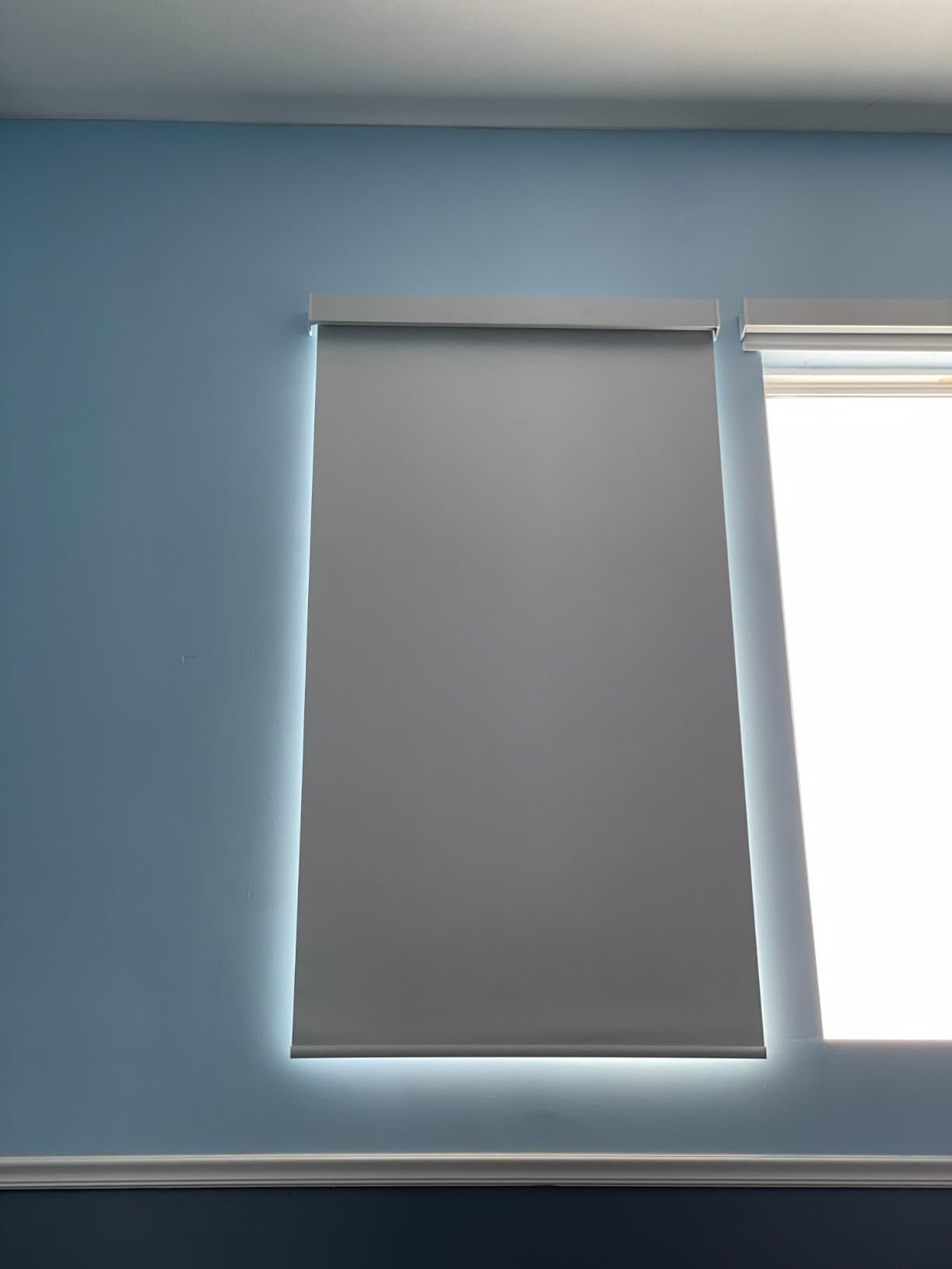 Motorized Roller Shade, 100% Blackout Smart Window Blinds Work with Homekit, Alexa, Google Home, Remote Control, Electric Blinds with USB/Solar Panel Charging, Linen White customer photo 1