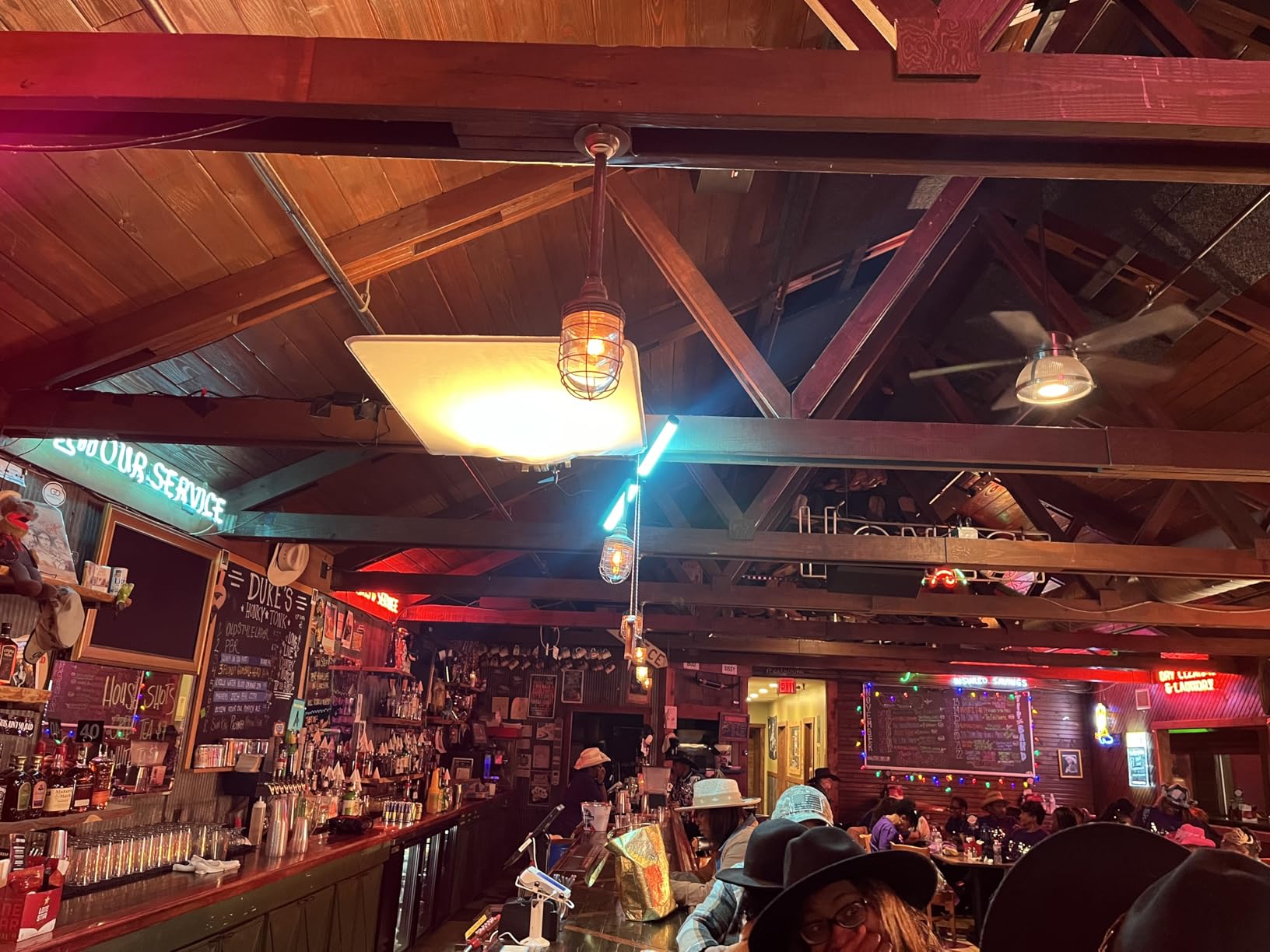 Aputure Amaran T2C RGBWW LED Tube Light 2500K to 7500K, Support APP and DMX Control (T2C 20W 23.6inch/60CM) customer photo 1