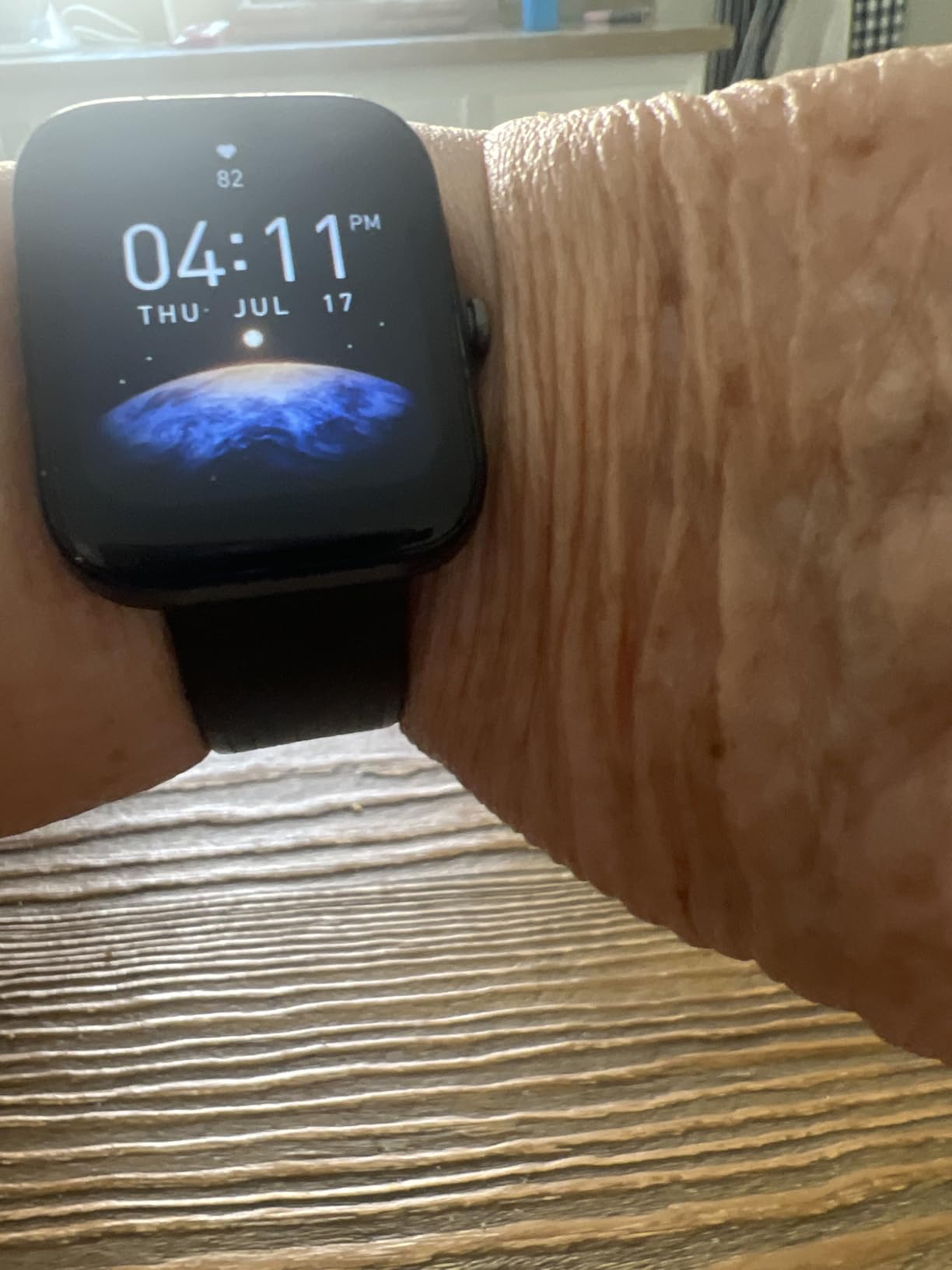 Amazfit Bip 3 Smart Watch for Android iPhone, Health Fitness Tracker with 1.69 inch Large Display,14-Day Battery Life, 60+ Sports Modes, Blood Oxygen Heart Rate Monitor, 5 ATM Water-Resistant (Black) customer photo 2