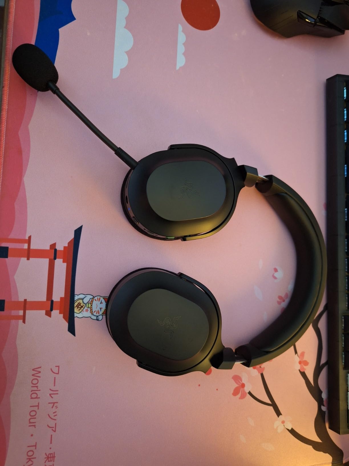 Razer Barracuda X Wireless Gaming & Mobile Headset (PC, PlayStation, Switch 2, Android, iOS): 2.4GHz Wireless + Bluetooth - Lightweight - 40mm Drivers - Detachable Mic - 50 Hr Battery - Mercury White customer photo 2