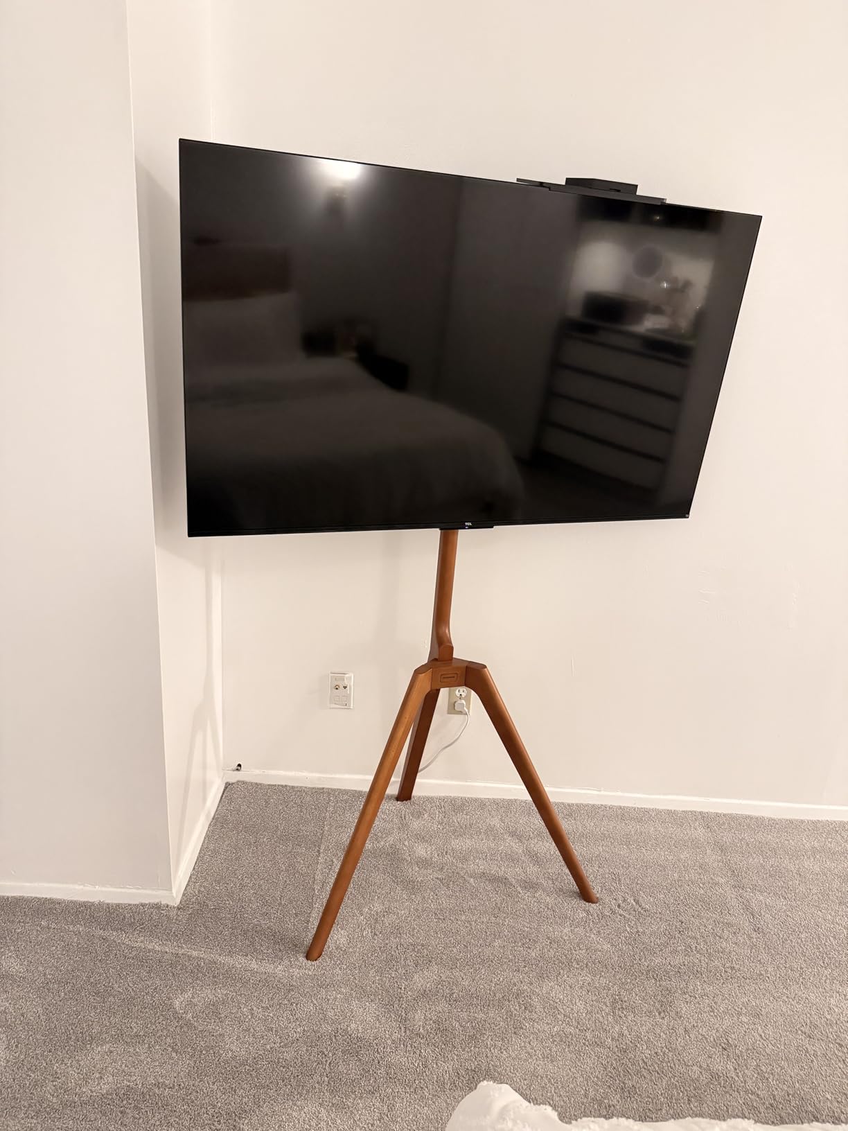 PUTORSEN Premium Wood Easel TV Stand, Adjustable TV Tripod Stand for 45-65 Inch LED LCD Screen, with Top TV Shelf and Magnetic Concealed Cable Management, Max Load 88lbs, Walnut customer photo 1