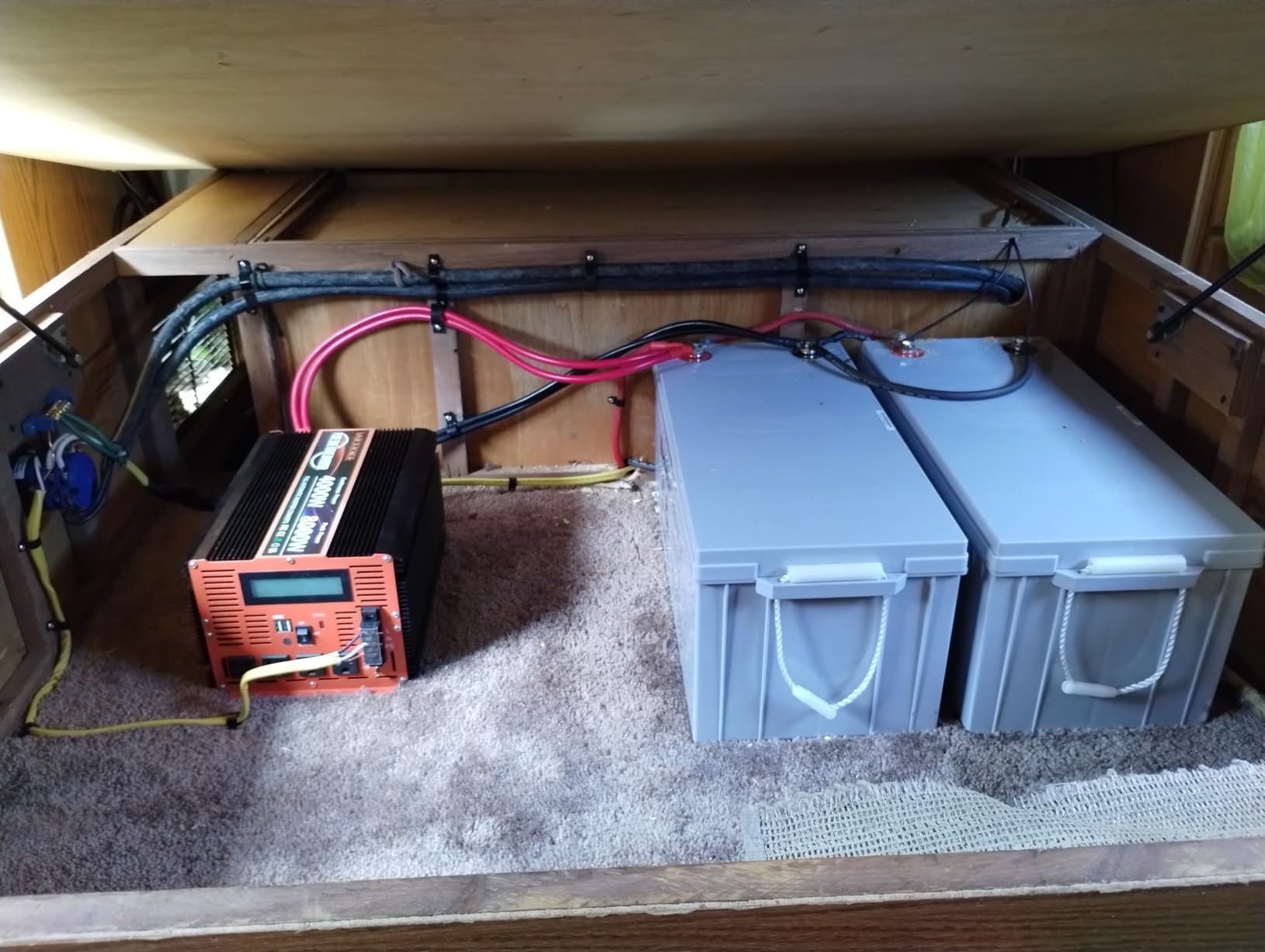 4000 Watt Pure Sine Wave Power Inverter 12V DC to 110V 120V Converter for Family RV Off Grid Solar System Car with Type-C Ports 4 AC Power Outlets Dual USB Ports LCD Display and Remote Control customer photo 2