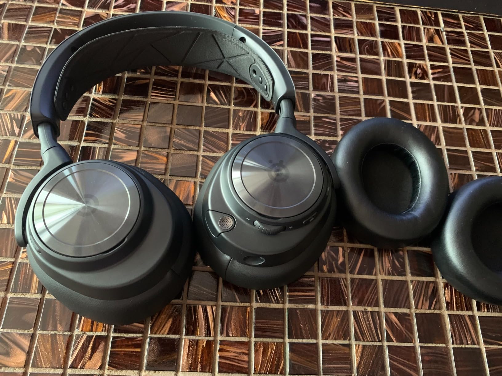 SteelSeries Arctis Nova Pro Wireless Xbox Multi-System Gaming Headset - Premium Hi-Fi Drivers - Active Noise Cancellation Infinity Power System - Stealth Mic - Xbox, PC, PS5, PS4, Switch, Mobile customer photo 1