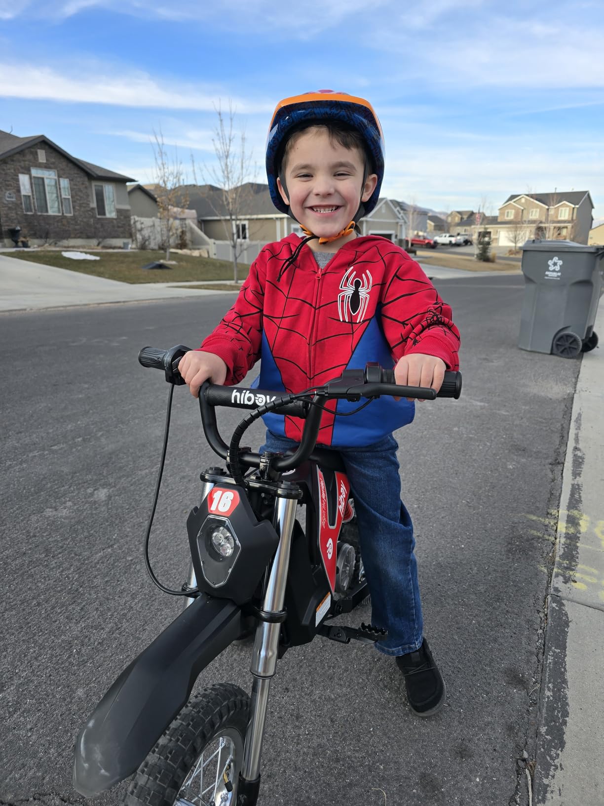 Hiboy DK1 36V Electric Dirt Bike,300W Electric Motorcycle - Up to 15.5MPH & 13.7 Miles Long-Range,3-Speed Modes Motorcycle for Kids Ages 3-10 customer photo 1