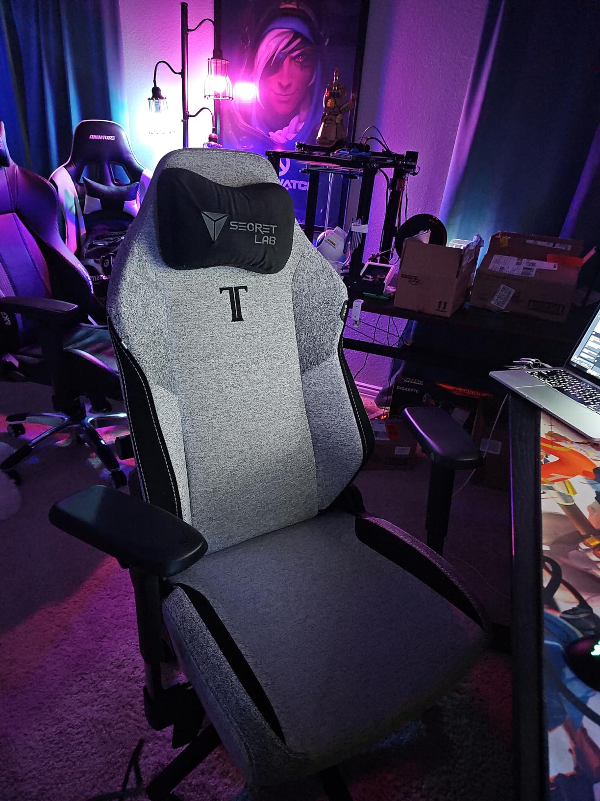 Secretlab Titan Evo Black3 Gaming Chair - Reclining, Ergonomic & Heavy Duty Computer Chair with 4D Armrests, Magnetic Head Pillow & Lumbar Support - Big and Tall Up to 395 lbs - Black - Fabric customer photo 2