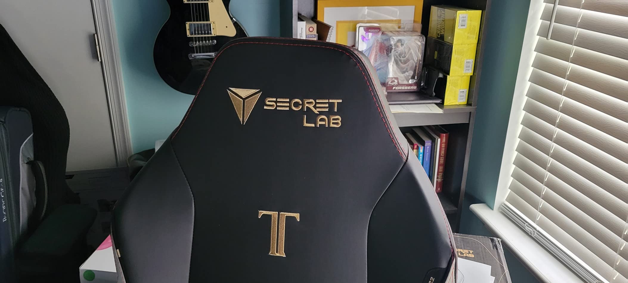 Secretlab Titan Evo Black Gaming Chair - Reclining, Ergonomic & Heavy Duty Computer Chair with 4D Armrests, Magnetic Head Pillow & Lumbar Support - Big and Tall Up to 395 lbs - Black - Leatherette customer photo 1