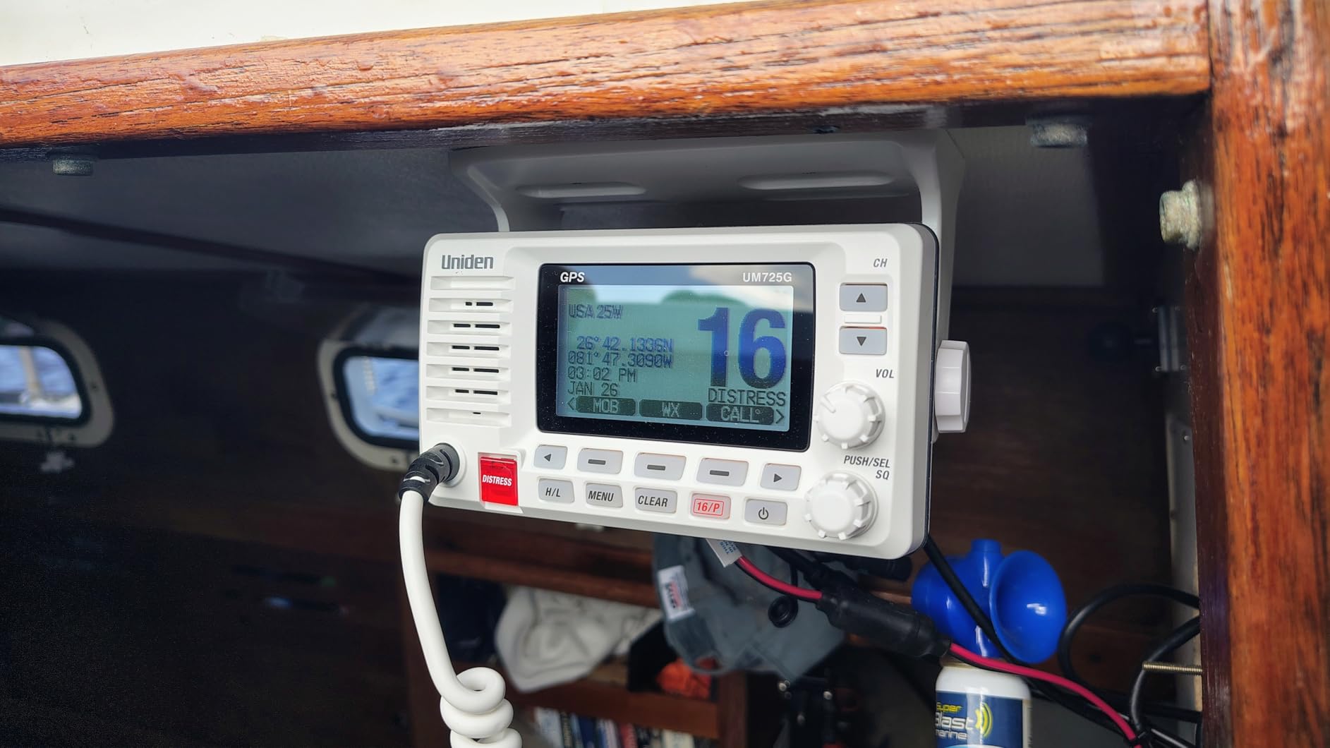 Uniden UM725G Marine VHF Radio, All USA, Canada, and Intl. Marine Channels, 1Watt/25Watt Transmit Power, Largest LCD Screen in Class, NOAA Weather Channels w/Alerts, Speaker Mic, GPS Built-in customer photo 1