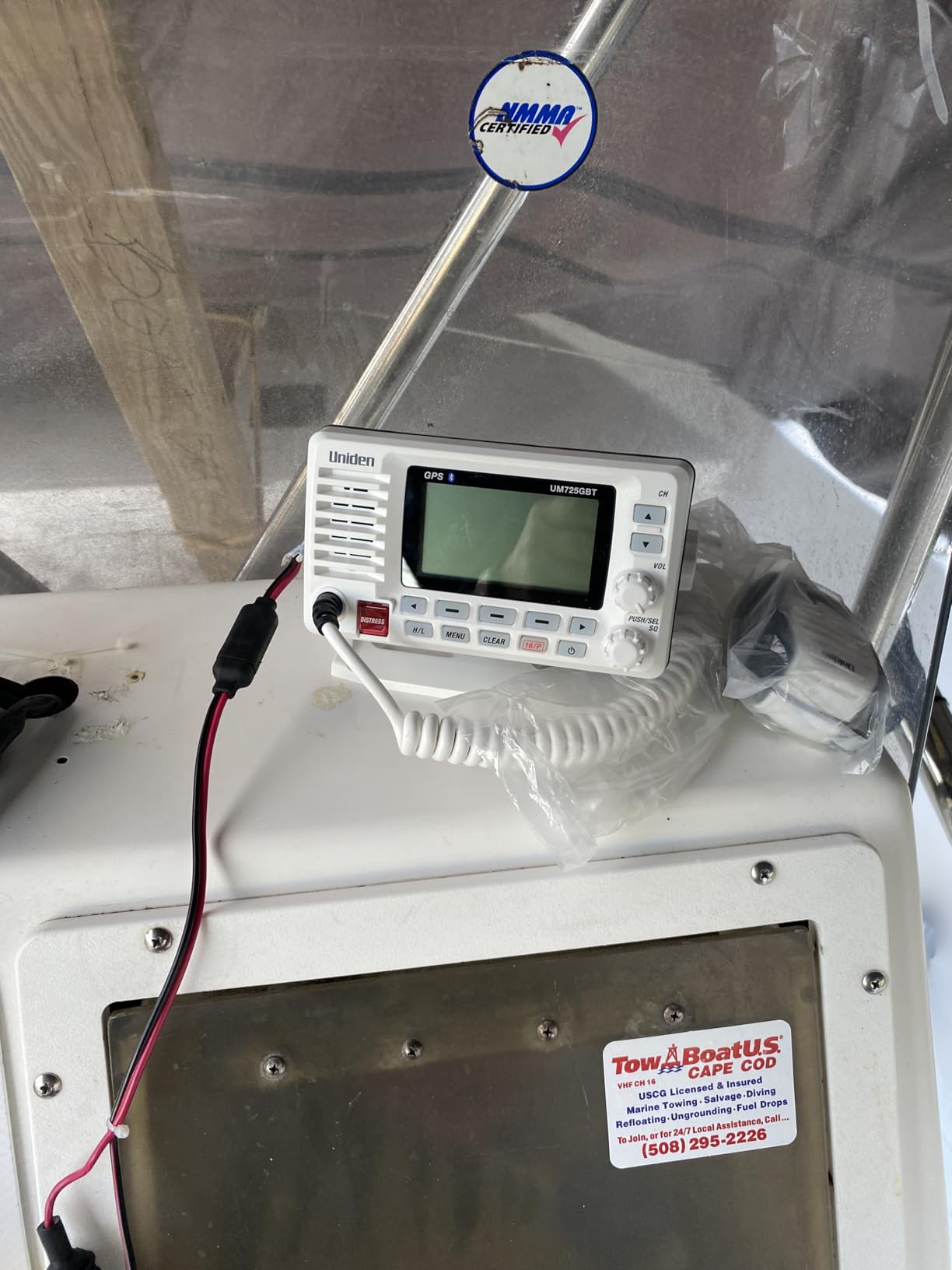 Uniden UM725GBT Marine VHF Radio, All USA, Canada, and Intl. Marine Channels, 1Watt/25Watt Transmit Power, Largest LCD Screen in Class, NOAA Weather Channels, Speaker Mic, GPS Built-in, and Bluetooth customer photo 1