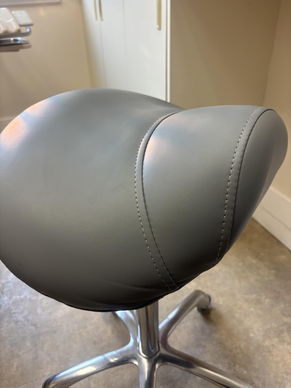 Antlu Saddle Stool Rolling Chair with Back Support, Esthetician Tattoo Dental Stool Chair, Lash Chairs for Eyelash Tech Massage Salon (Black, with Backrest) customer photo 2