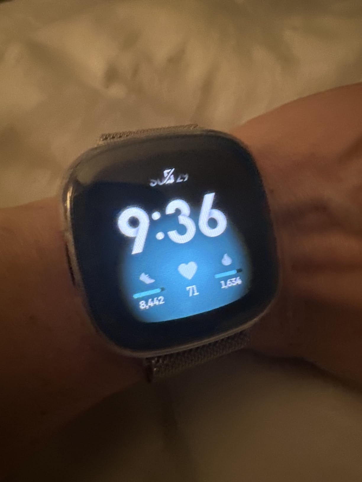Fitbit Versa 4 Fitness Smartwatch with Daily Readiness, GPS, 24/7 Heart Rate, 40+ Exercise Modes, Sleep Tracking, Pink Sand/Copper Rose customer photo 1