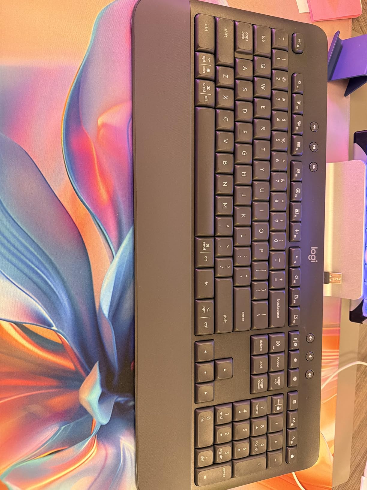 Logitech Signature K650 Comfort Full-Size Wireless Keyboard with Wrist Rest, Deep-Cushioned Keys, Numpad, Compatible with Most OS/PC/Windows/Mac - Graphite customer photo 2