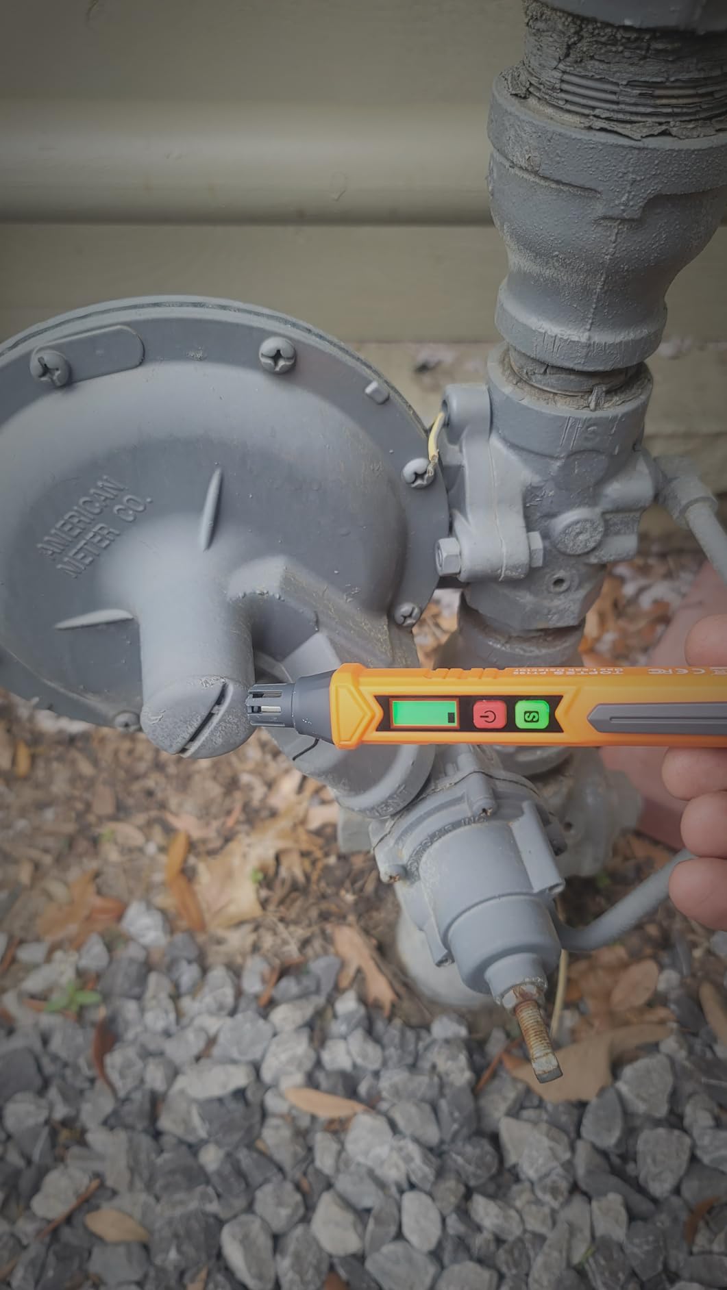 PT199 Natural Gas Leak Detector with Audible & Visual Alarm, Portable Gas Sniffer to Locate Combustible Sources Like Methane, Propane for Home(Includes Battery x2)-Orange customer photo 2