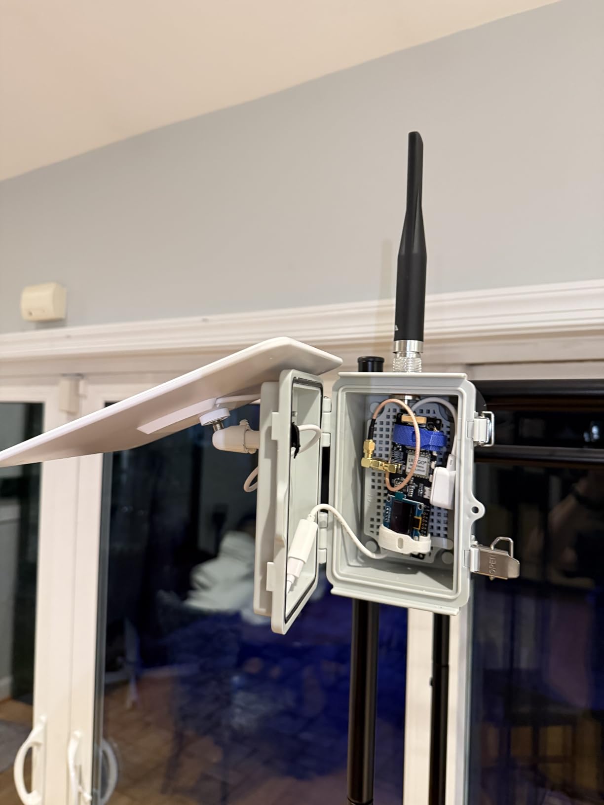 LILYGO T-Beam Meshtastic LORA32 915MHz ESP32 TTGO Development Board WiFi BLE CH9102F Chip Soldered OLED Module customer photo 2