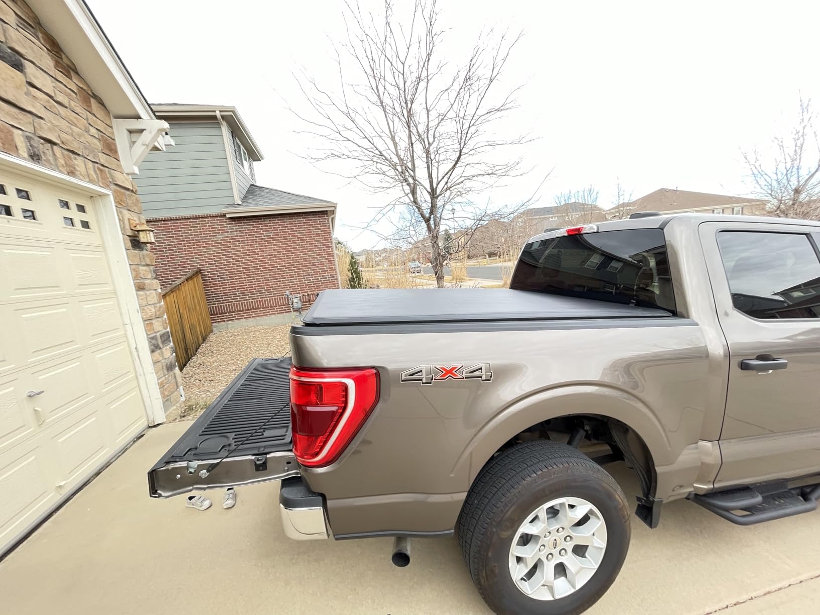 Tyger Auto T1 Soft Roll-up Truck Bed Tonneau Cover Compatible with 2021-2026 Ford F-150; Lightning | 5.5' (67