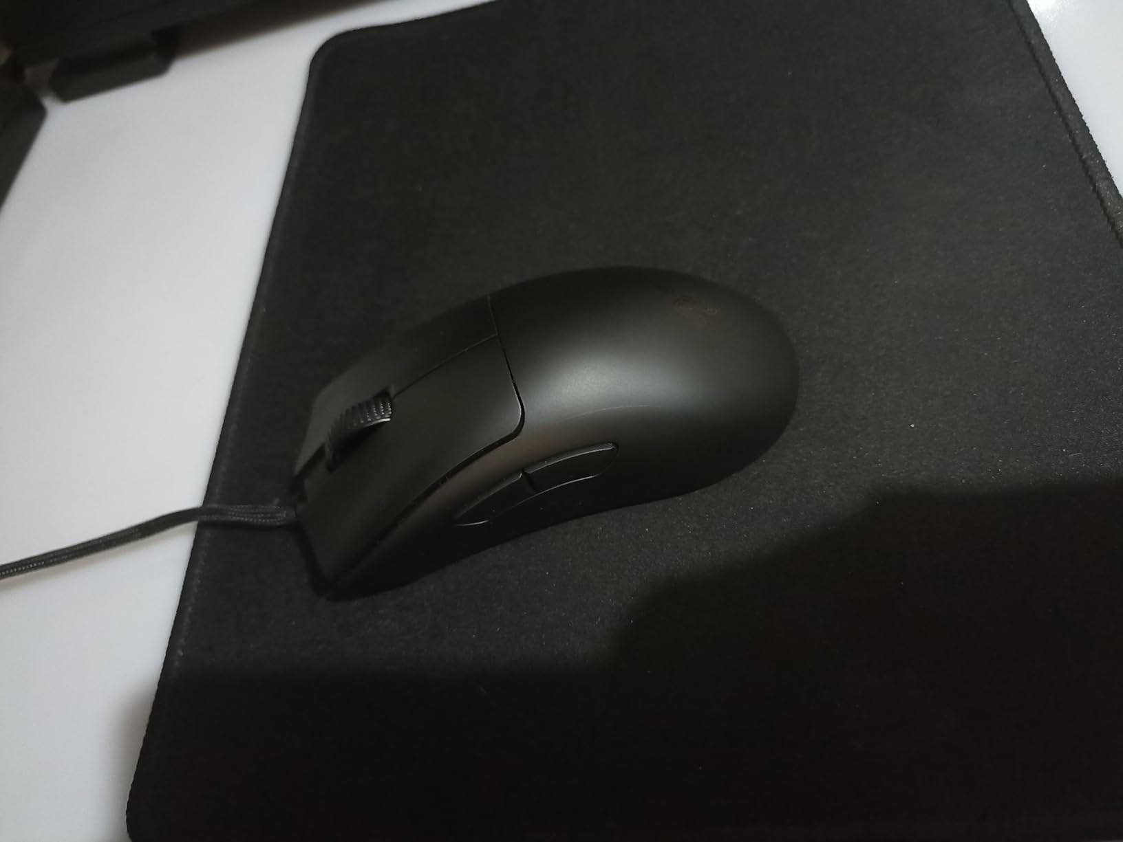 Razer DeathAdder V3 Wired Gaming Mouse: 59g Ultra Lightweight - Focus Pro 30K Optical Sensor - Fast Optical Switches Gen-3-8K Hz HyperPolling-6 Programmable Buttons - Ergonomic - Speedflex Cable - Black customer photo 2