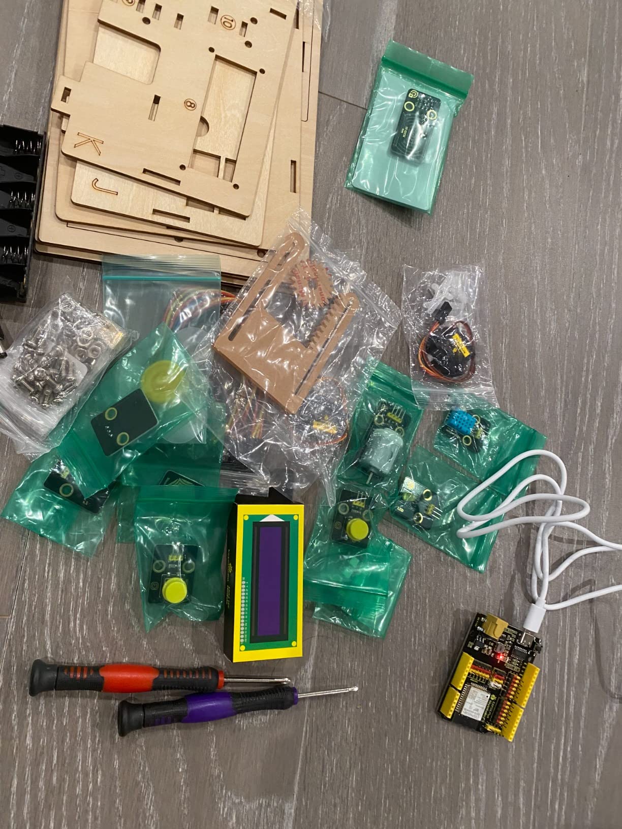 KEYESTUDIO IOT ESP32 Smart Home Starter Kit for Arduino and Python, Electronics Home Automation Coding Kit, Wooden House DIY Sensor Kit, STEM Educational Set for Adults Teens 15+ customer photo 2