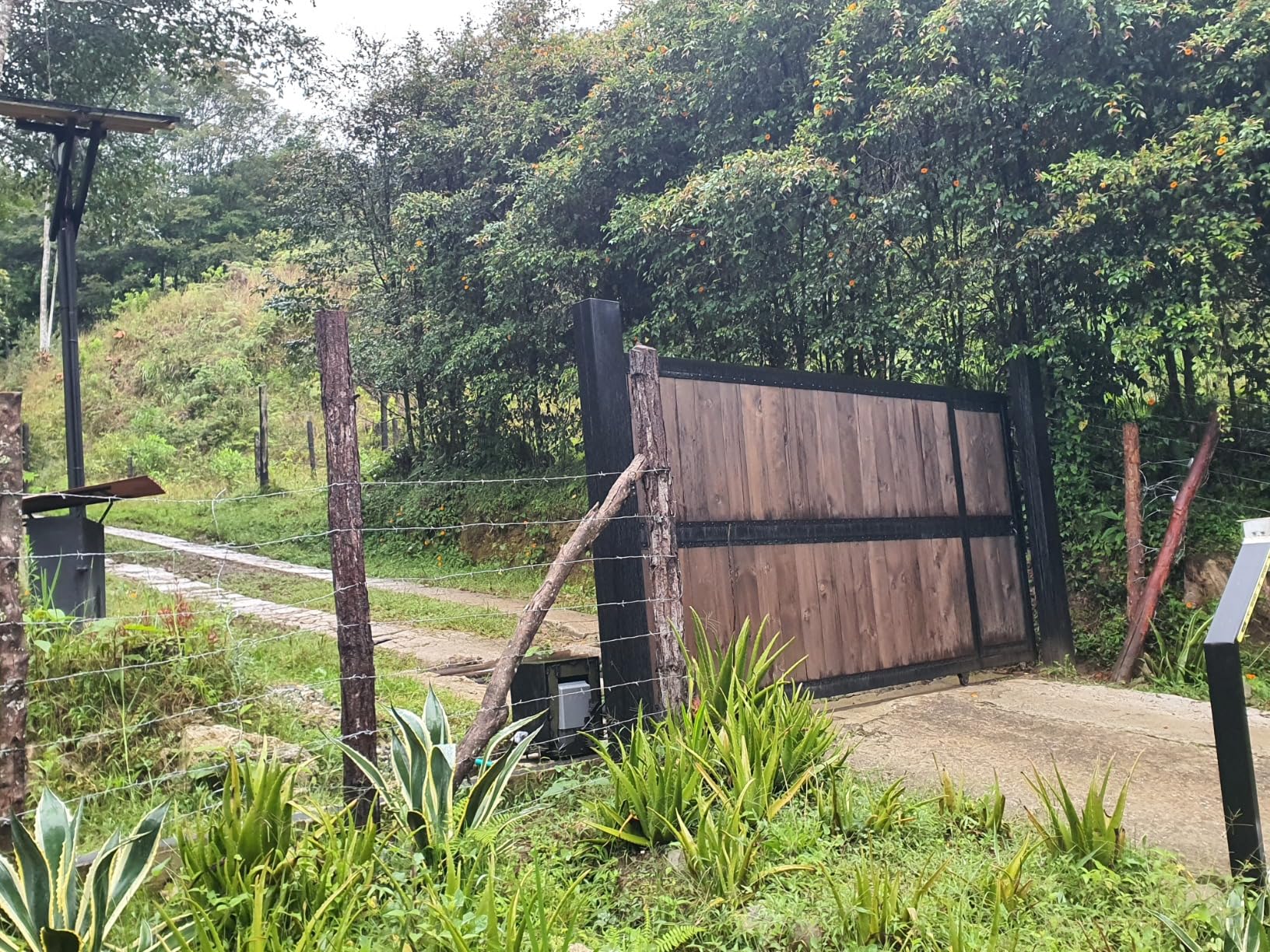 Blütezeit 1800lb Automatic Sliding Gate Opener with IR Sensor & 2 Remotes customer photo 2