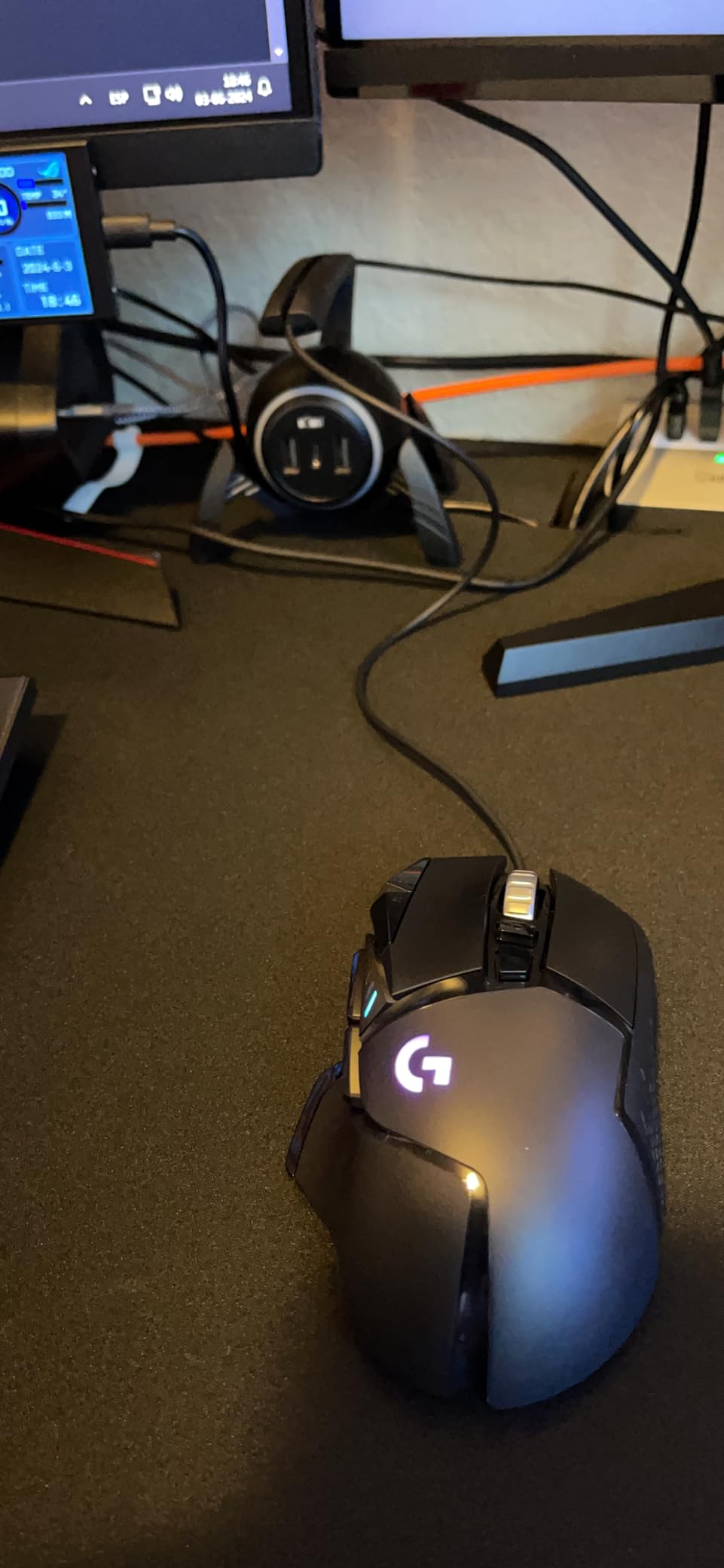 KIWIFOTOS Mouse Bungee RGB Gaming Mouse Cord Holder Controller, Upgraded Flexible Cable Management Smart RGB LED Lights 2 Port USB Hub & 1 Type-C, Spider Mouse Wire Holder customer photo 2