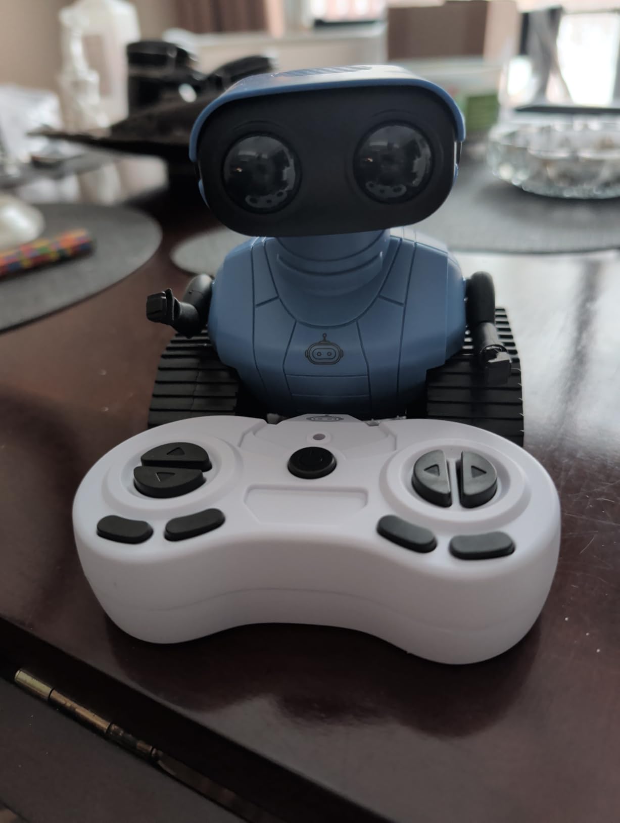 Hamourd Robot Toys for Boys Girls, Rechargeable Remote Control Emo Robots with Auto-Demonstration, Flexible Head & Arms, Dance Moves, Music, Shining LED Eyes for 5+ Years Old Kids customer photo 1