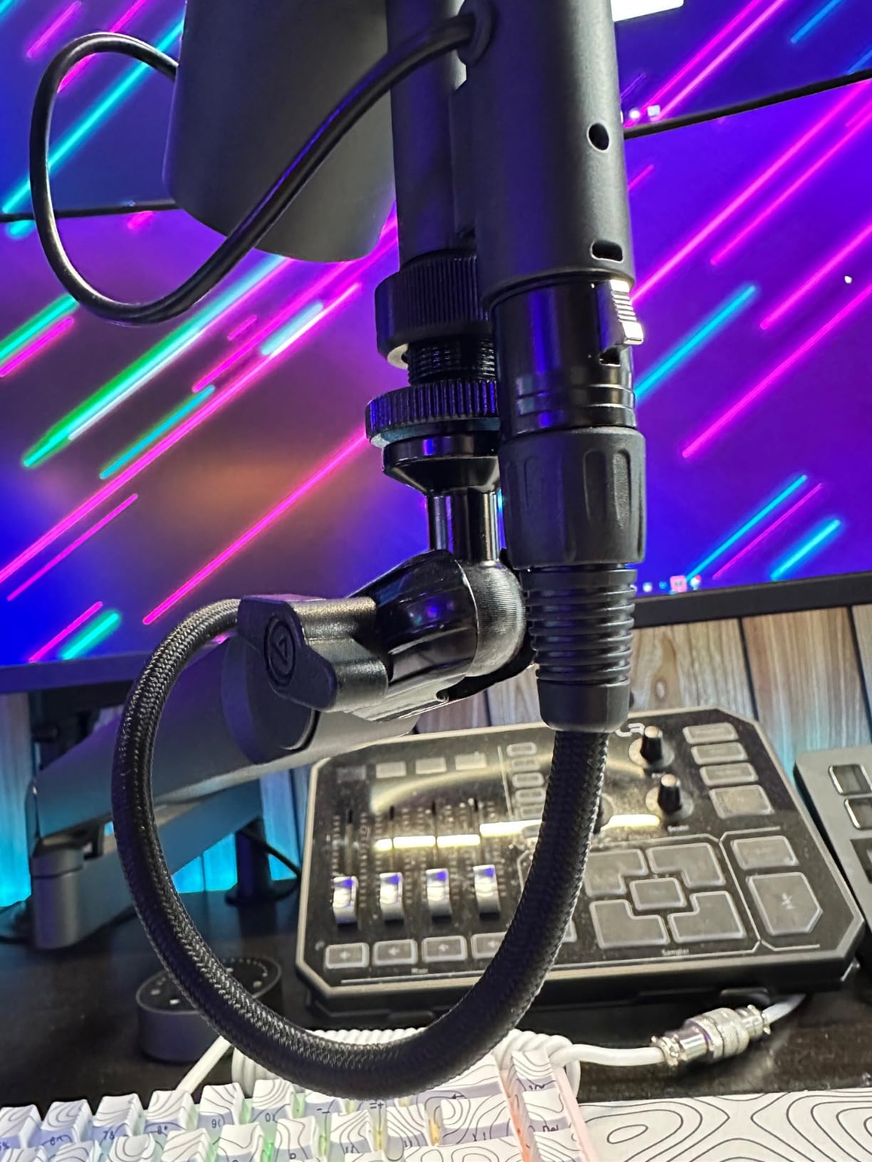 Elgato XLR Cable - Shielded Microphone Cable for Studio Recording and Live Production, Gold-Plated Pins, Male to Female, for Mic and Balanced Analog Line Levels, 10ft/3m customer photo 1