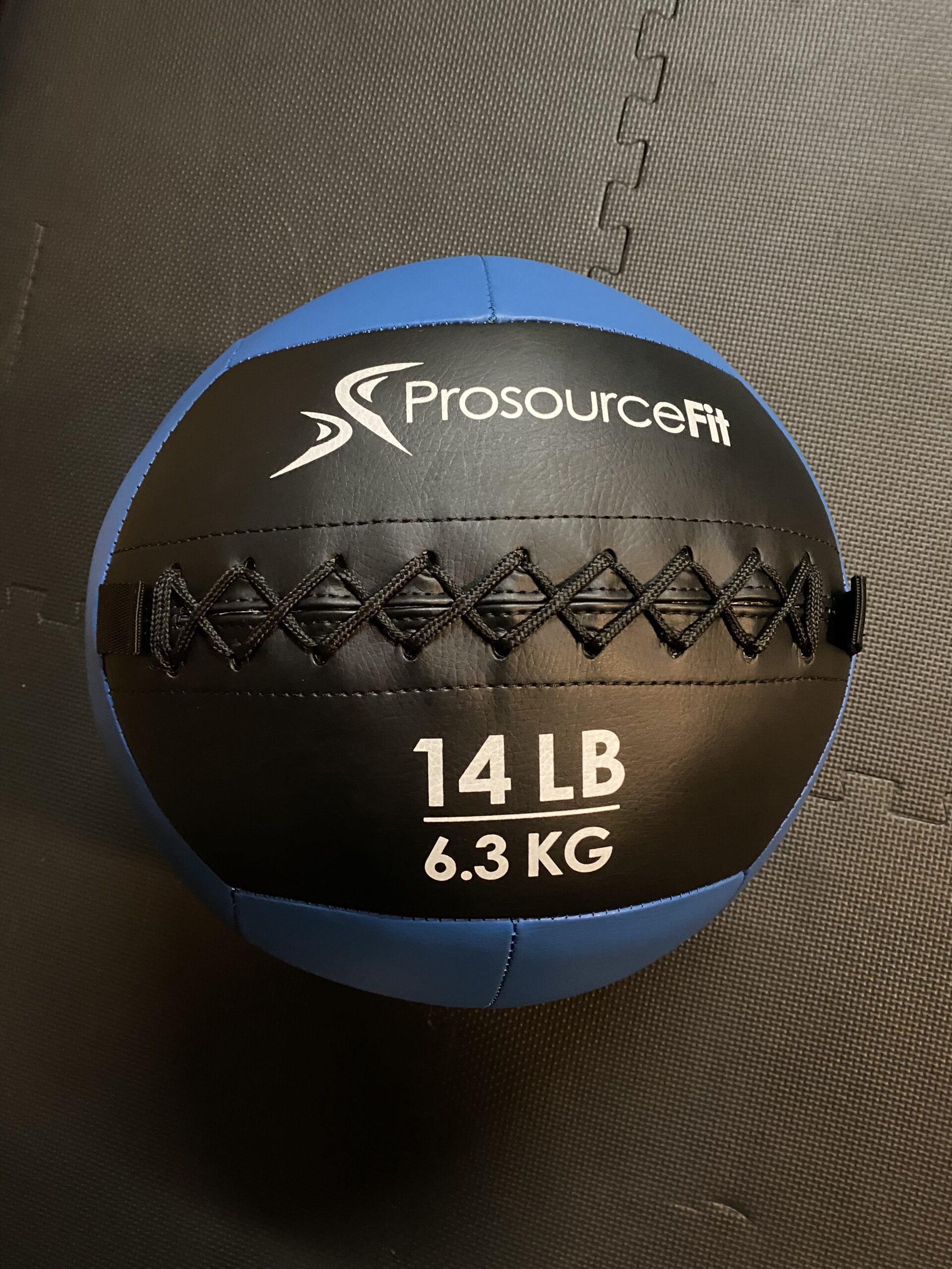 ProSource Soft Medicine Balls for CrossFit Wall Ball and Full Body Dynamic Exercises, Color-Coded Weights: 6, 8, 10, 14, 20, 25 lb. customer photo 1