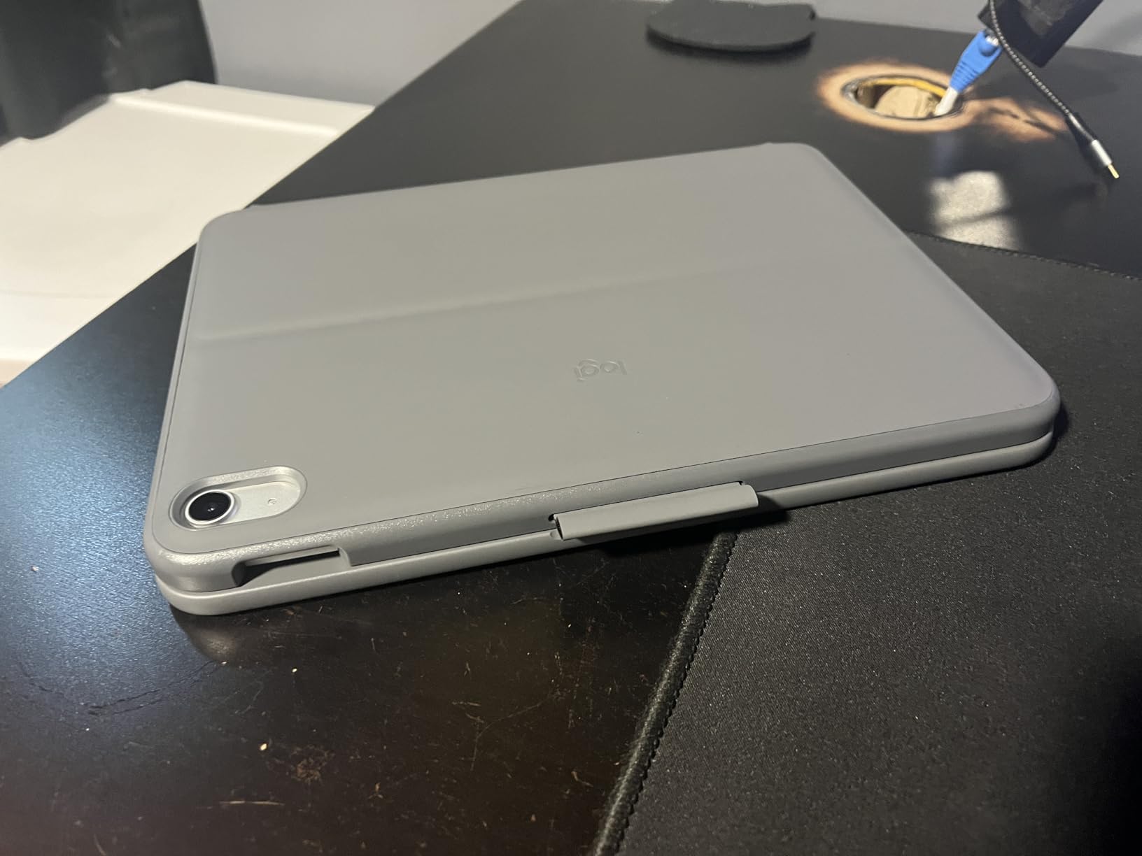 Logitech Slim Folio Keyboard Case for iPad (10th gen & A16) with Integrated Bluetooth Wireless Keyboard customer photo 2