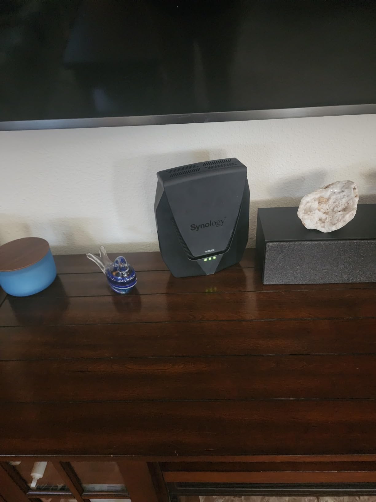 Synology WRX560 - Dual-Band Wi-Fi 6 Router, 2.5Gbps Ethernet, VLAN segmentation, Multiple SSIDs, parental controls, Threat Prevention, VPN customer photo 1