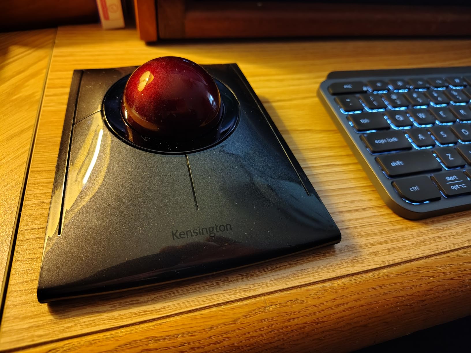 Kensington SlimBlade Pro Wireless Trackball, Rechargeable Battery, Bluetooth 2.4GHz Connection Options (K72080WW) customer photo 1