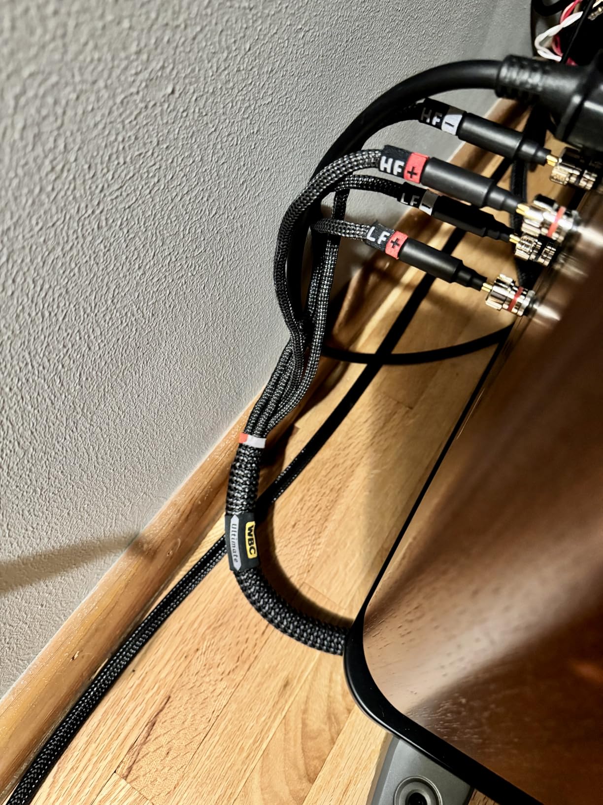 WORLDS BEST CABLES 6 Foot Ultimate - 7 AWG - Ultra-Pure OFC - Extra Premium Audiophile HiFi Bi-Wire Speaker Cable Pair with Eminence Gold Banana Plugs & Carbon Tweed Jacket customer photo 2