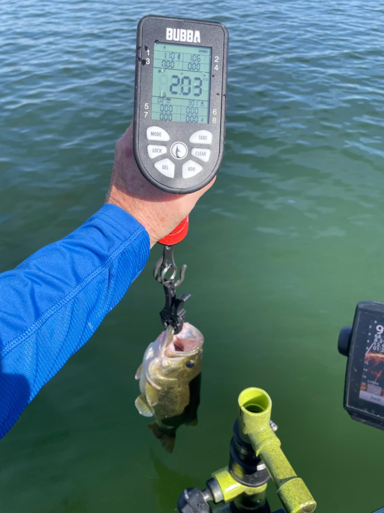 BUBBA Smart Fish Scale - Tournament Fishing Tool - Built in Fish Clip and Hook - 2 Modes, Digital Screen, 60lb Limit customer photo 1