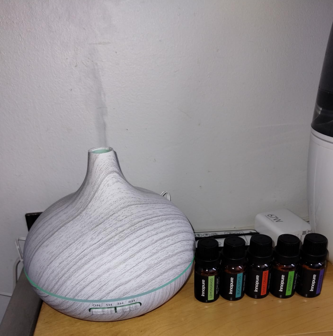 InnoGear Aromatherapy Diffuser & 10 Essential Oils Set, 400ml Ultrasonic Diffuser Cool Mist Humidifier with 4 Timers 7 Colors Light Waterless Auto Off for Valentine's Gift, Dark Wood Grain customer photo 1