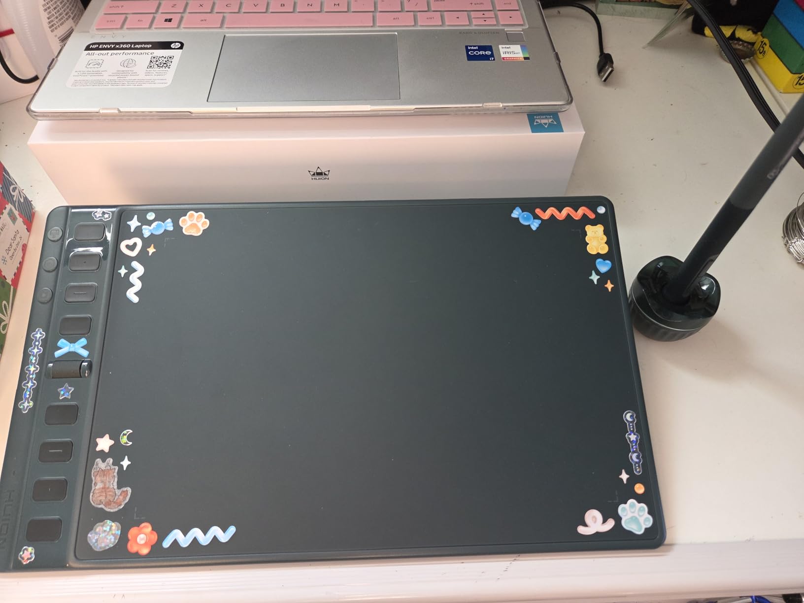 Inspiroy 2 Medium Drawing Tablet with Scroll Wheel 8 Customized Keys Battery-Free Stylus 60° Tilt Support for Digital Art, Design, Sketch, 9x5inch Graphics Tablet, Black customer photo 1