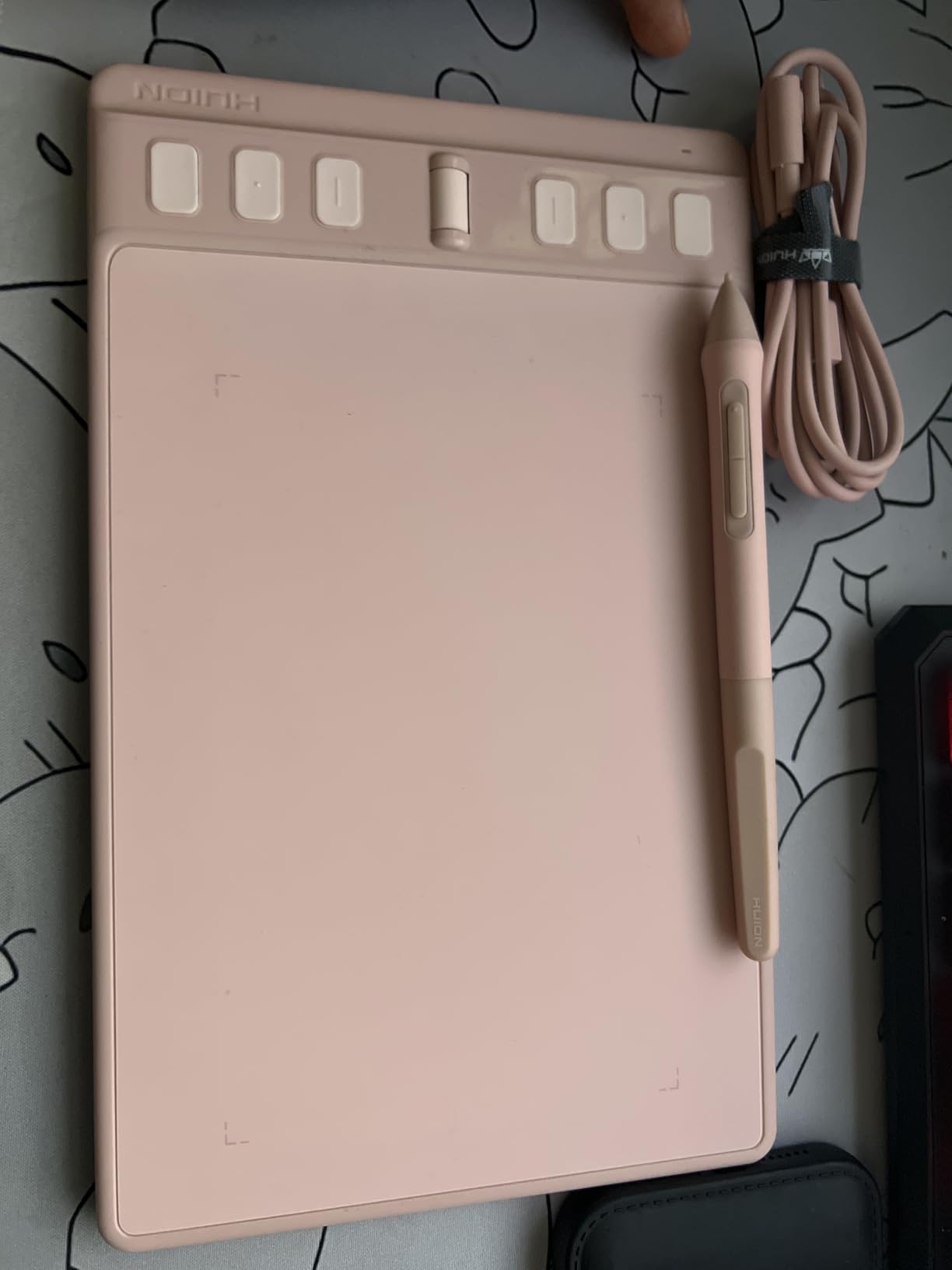 Inspiroy 2 Medium Drawing Tablet with Scroll Wheel 8 Customized Keys Battery-Free Stylus 60° Tilt Support for Digital Art, Design, Sketch, 9x5inch Graphics Tablet, Black customer photo 2