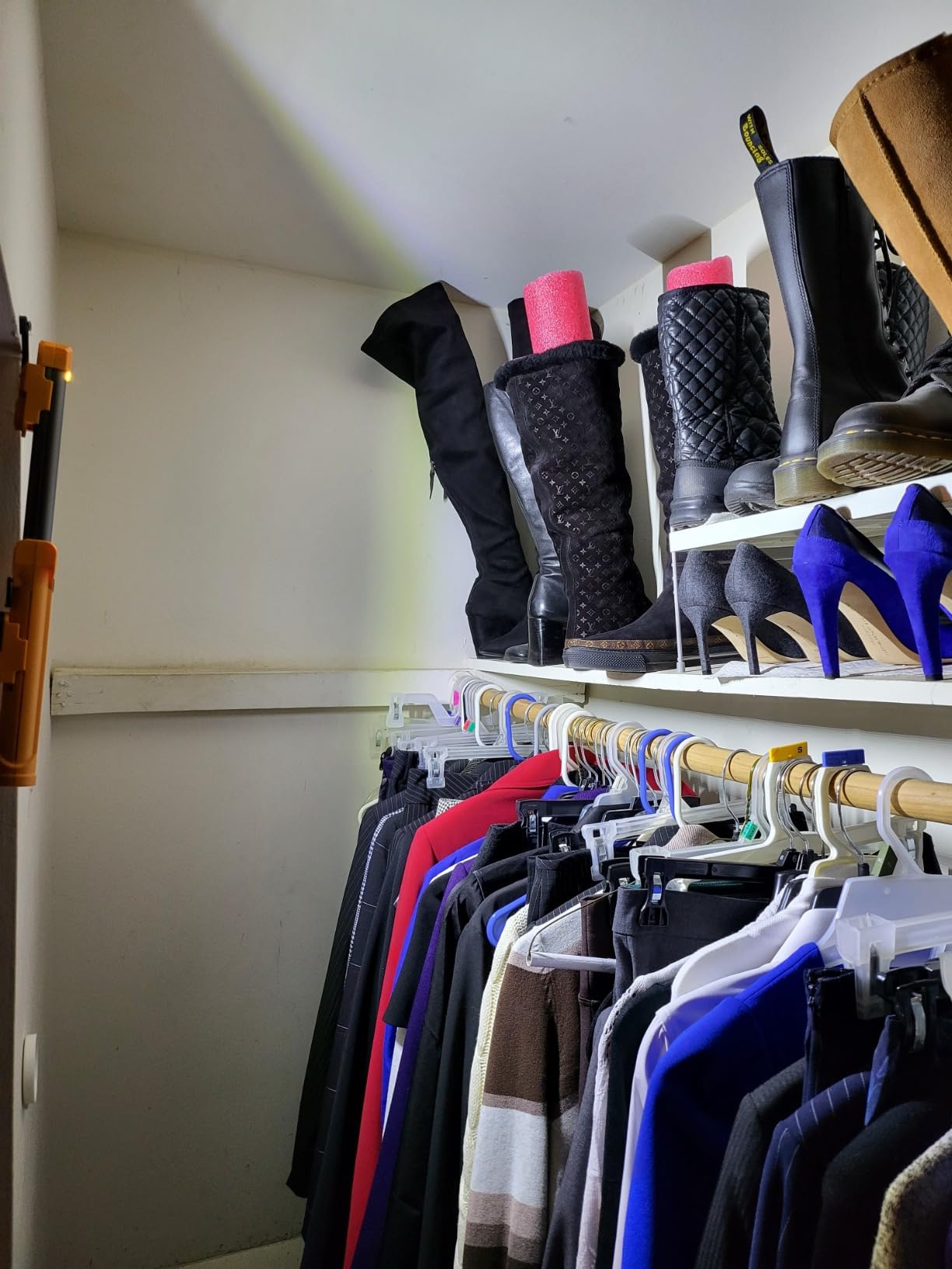 EverBrite 1000LM LED Work Light, Rechargeable Work Light for Mechanics with Dual Magnetic Bases & Hanging Hooks, 4 Lighting Modes customer photo 1