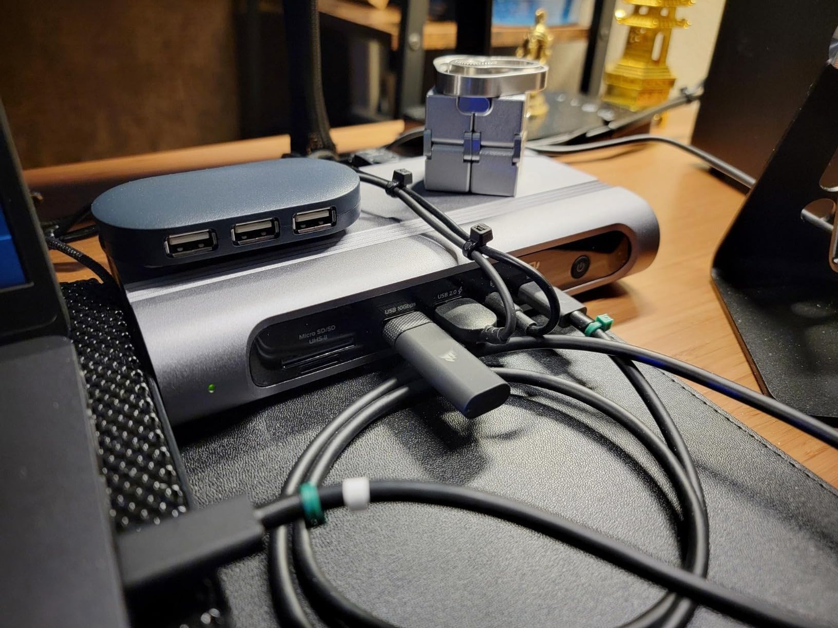 Plugable 16-in-1 Thunderbolt 4 Dock - Dual 4K Monitors for M4/M5 MacBook Air/Pro, 100W Charging, 2X HDMI, 2X DisplayPort, 2.5G Ethernet, 7X USB, MicroSD/SD Card Reader, Windows & USB4 Compatible customer photo 2