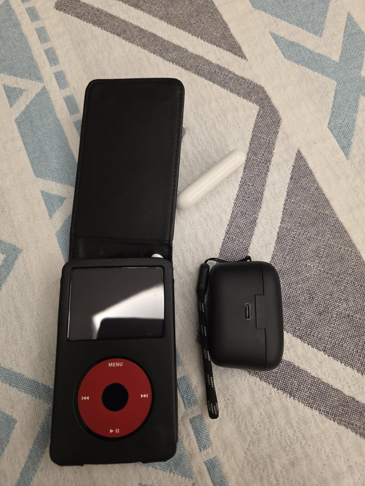 Twelve South AirFly SE | Bluetooth Wireless Audio Transmitter Adapter for AirPods/Headphones, 20+ Hr Battery customer photo 2