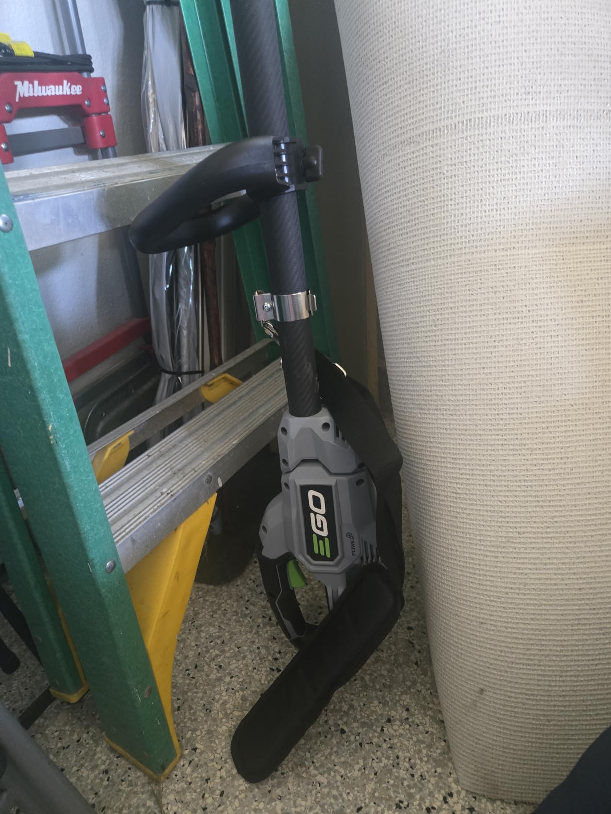 EGO Power+ Pole Saw, Cordless Electric Pole Saw for Tree Trimming with Telescopic LED Cut Line Indicator, Includes 56V 2.5Ah Battery and Charger - PS1001 customer photo 1