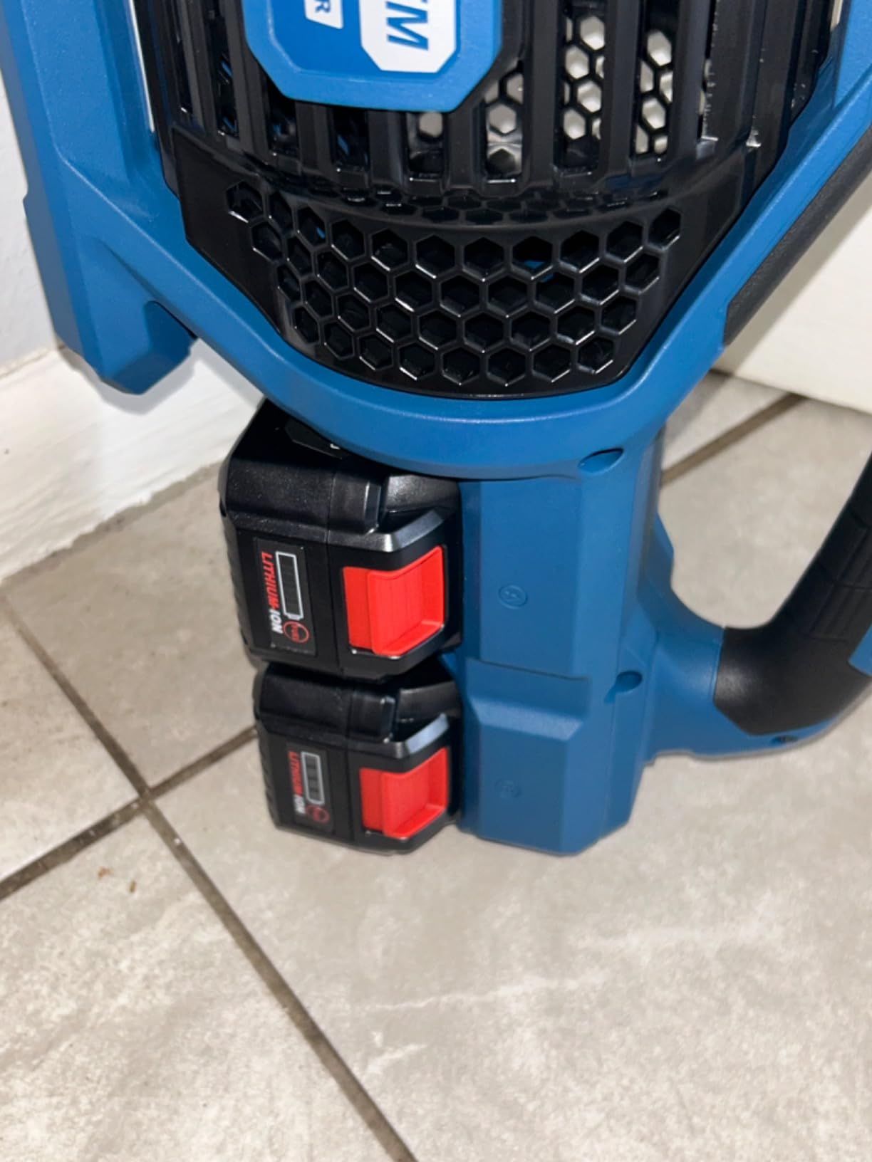 Dong Cheng Brushless Cordless Leaf Blower, 40V Battery Powered Blower with 2 * 4.0Ah Batteries & Charger, 650 CFM High-Efficiency Blower for Sidewalks, Driveways, Town Care, Blowing Leaves and Snow customer photo 1