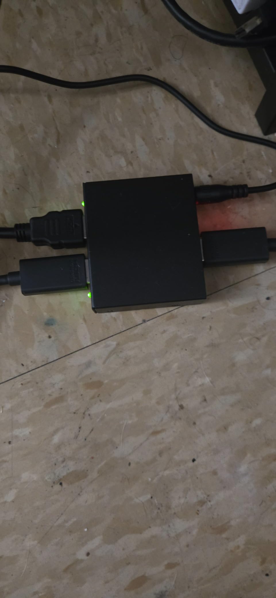 Amazon Basics HDMI Splitter 1 in 2 Out for Dual Monitors, 4K@30Hz, 1080P, Mirror Only, Black customer photo 2