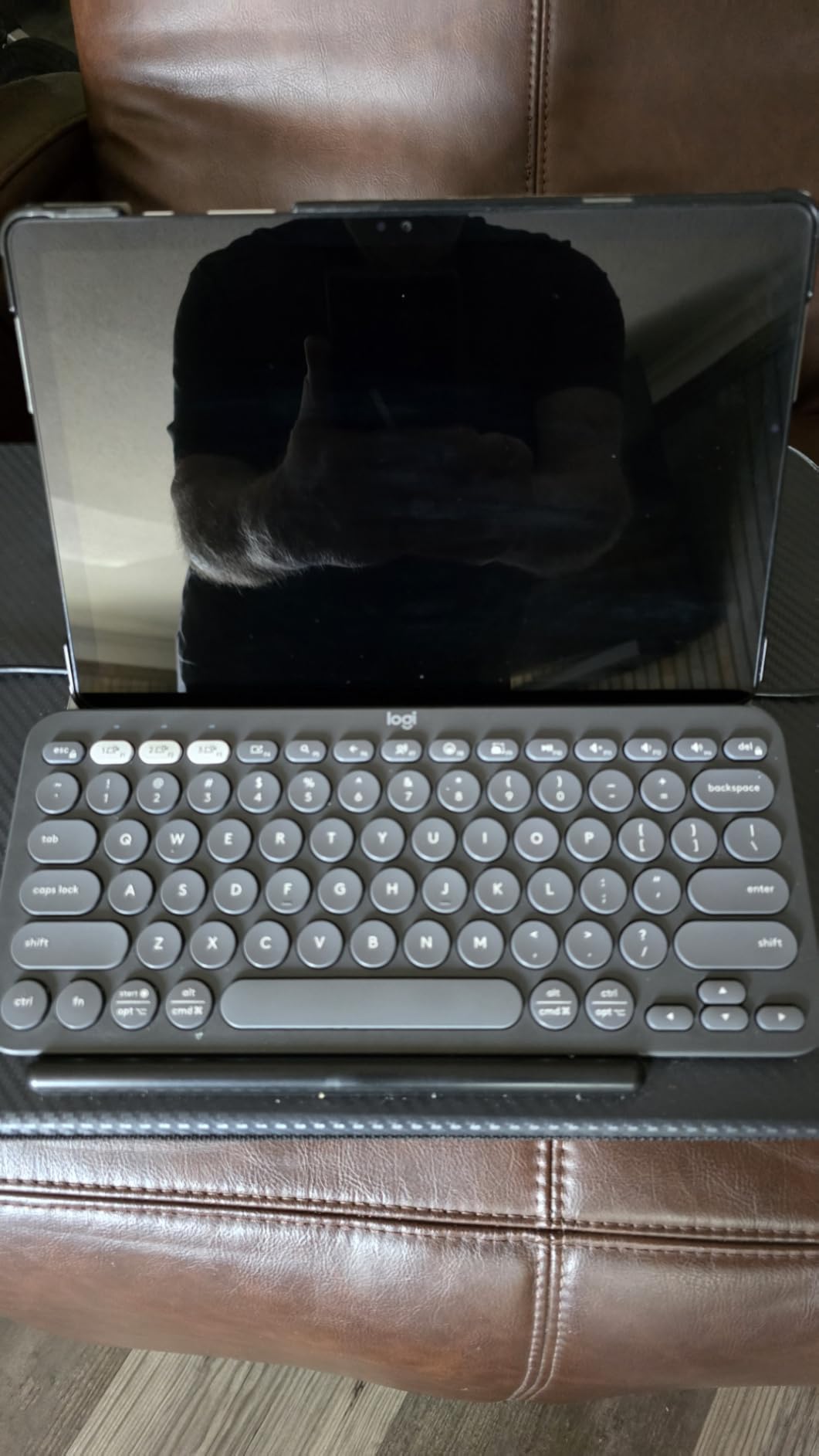 Logitech Pebble Keys 2 K380s, Multi-Device Bluetooth Wireless Keyboard with Customizable Shortcuts, Slim and Portable, Easy-Switch for Windows, macOS, iPadOS, Android, Chrome OS - Tonal Graphite customer photo 1