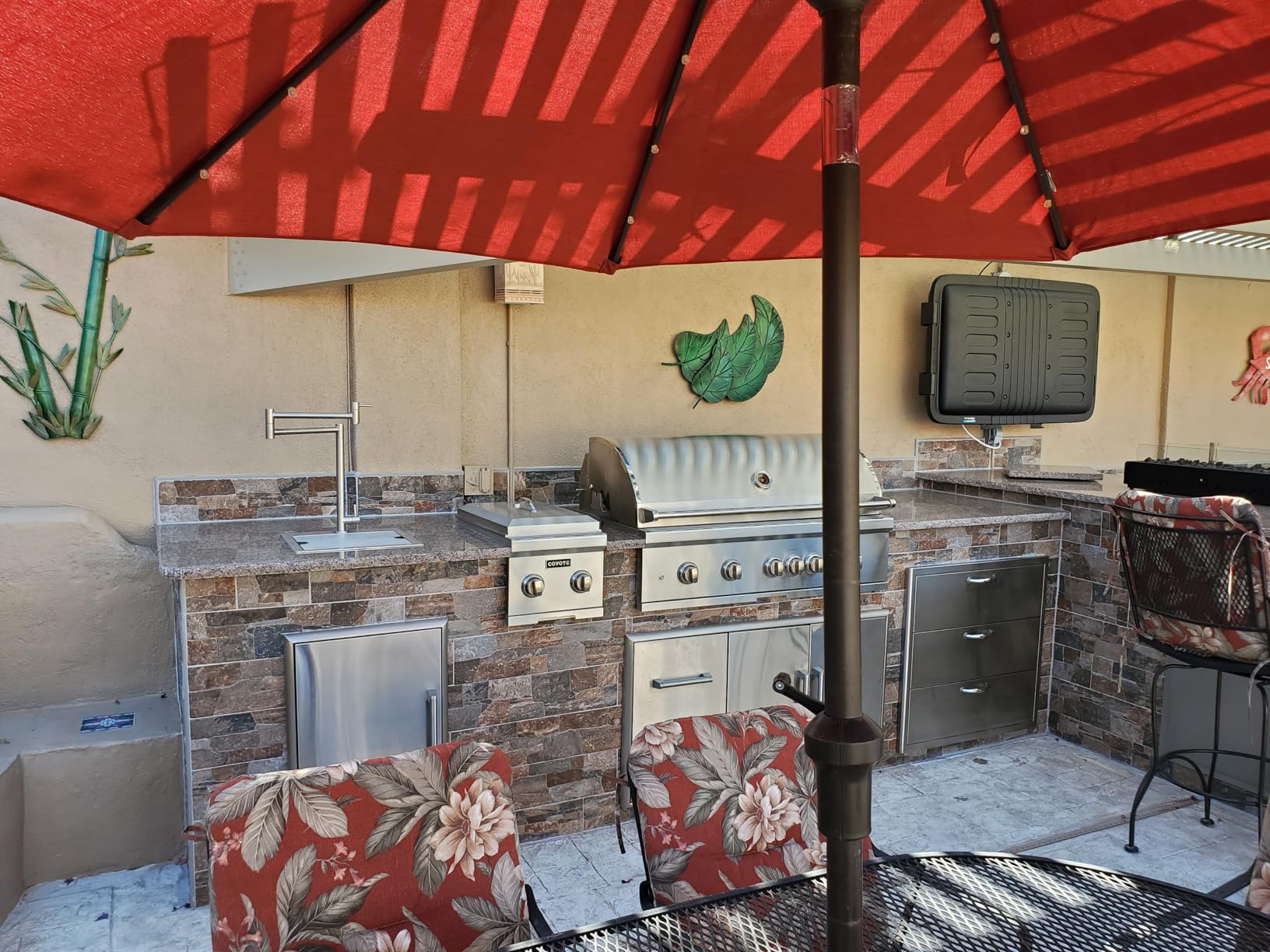 The TV Shield E-Series 44-55 Inch Outdoor TV Enclosure - Weatherproof Lockable Hard Cover with UV-Resistant ASA Polymer - Includes TV Mount customer photo 2